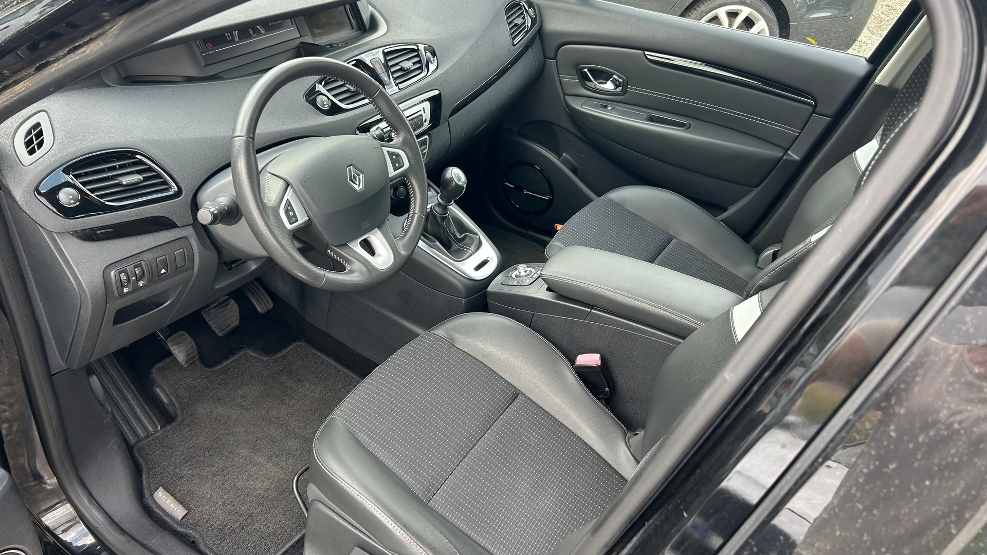 RENAULT Scénic 1.4 16V Turbo Bose-showroom-element-1
