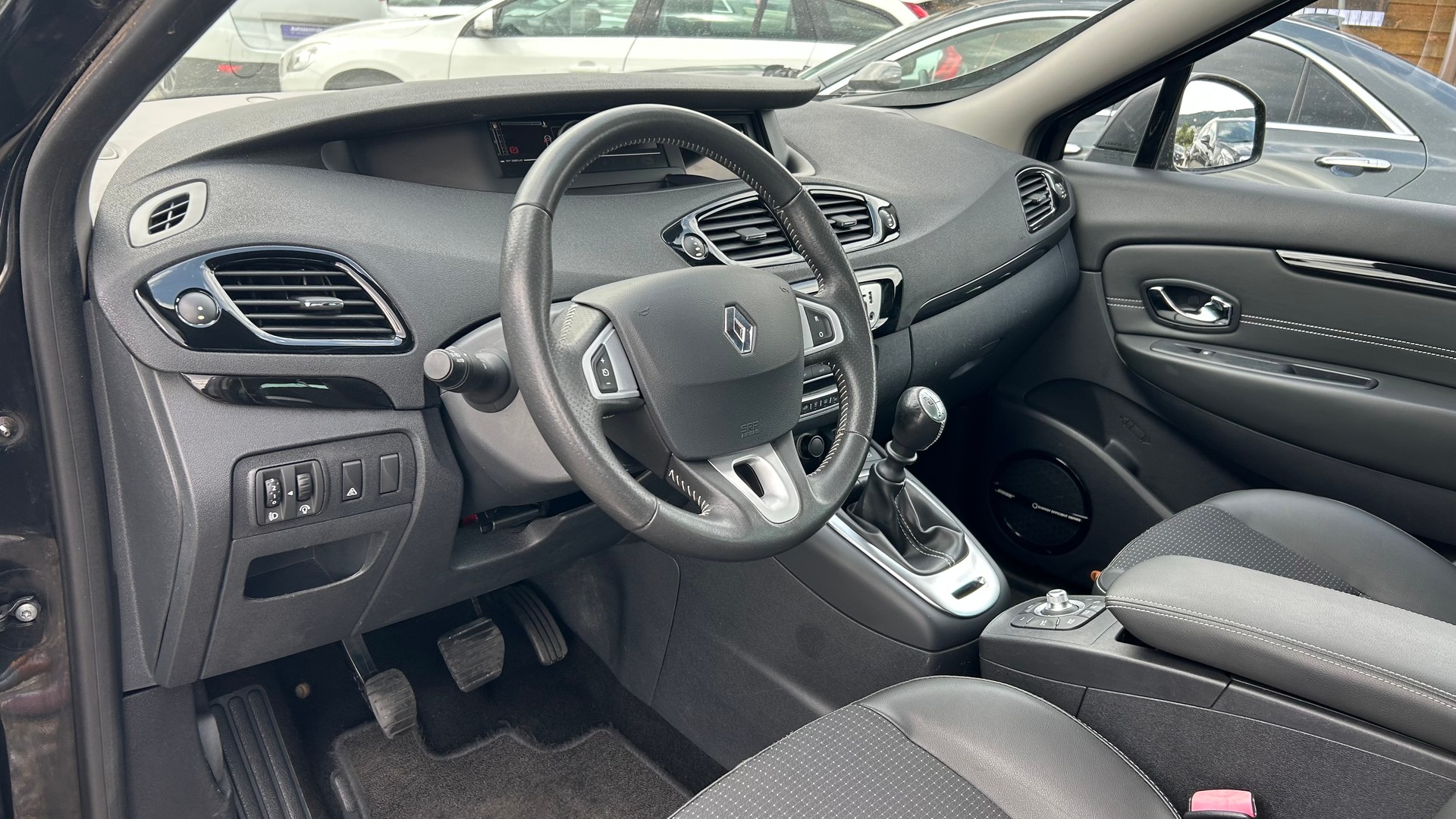 RENAULT Scénic 1.4 16V Turbo Bose-showroom-element-2