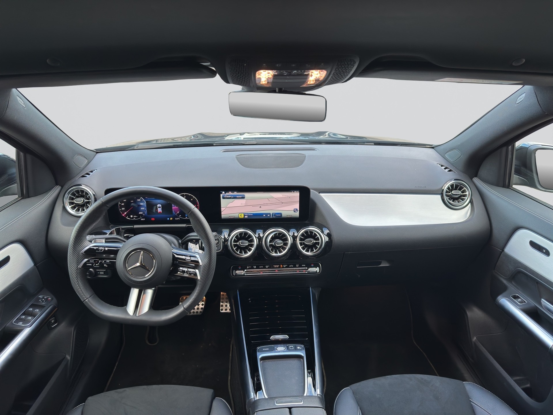 MERCEDES-BENZ GLA 220d 4Matic 8G-DCT AMG Line Night-image-13