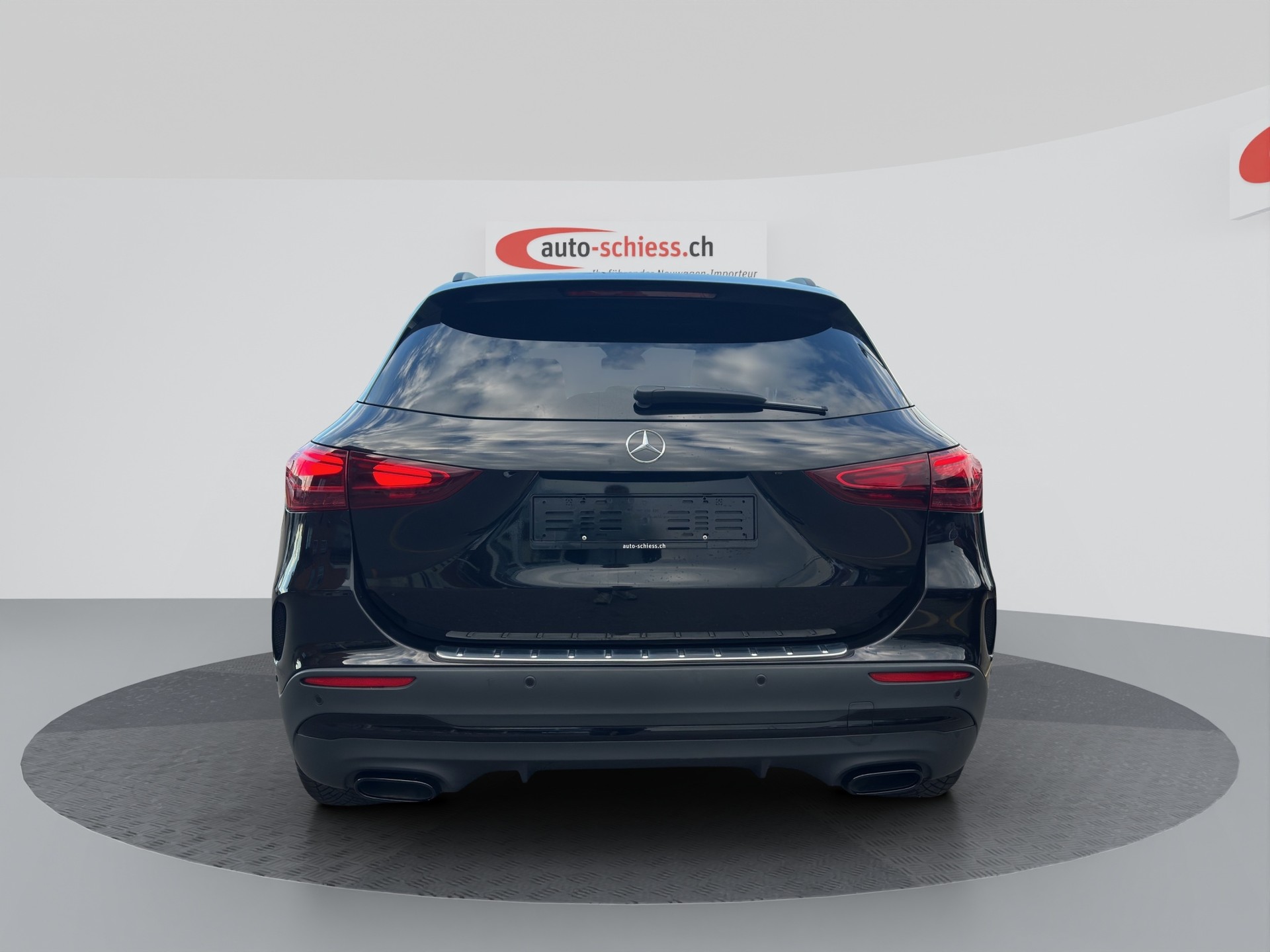 MERCEDES-BENZ GLA 220d 4Matic 8G-DCT AMG Line Night-showroom-element-2