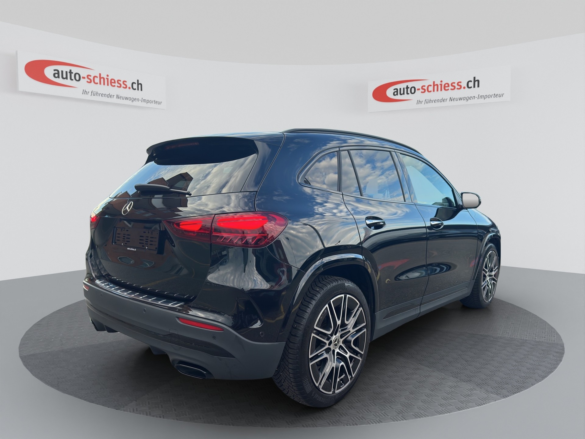 MERCEDES-BENZ GLA 220d 4Matic 8G-DCT AMG Line Night-image-5