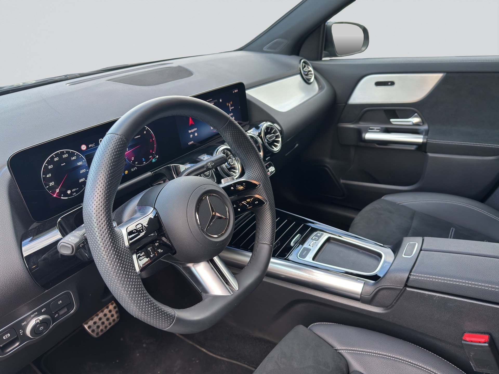 MERCEDES-BENZ GLA 220d 4Matic 8G-DCT AMG Line Night-image-9