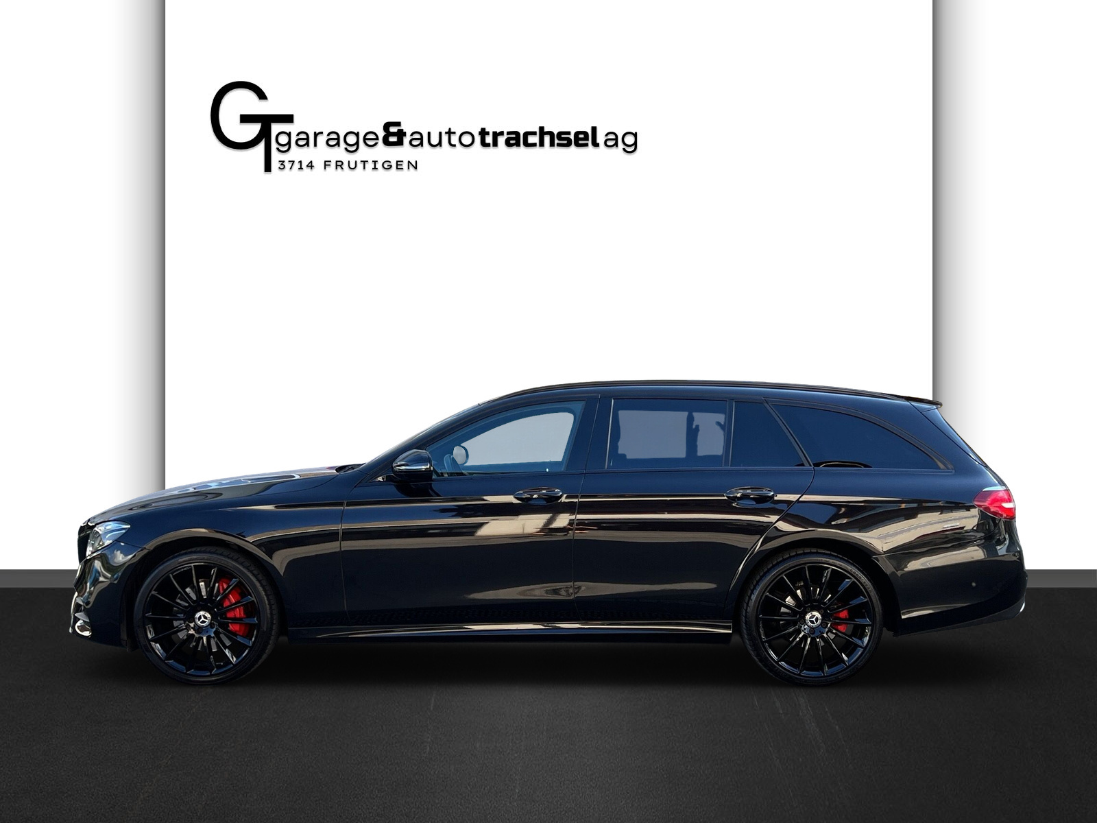 MERCEDES-BENZ E 220 d Swiss Star AMG Line 4Matic 9G-Tronic-showroom-element-1