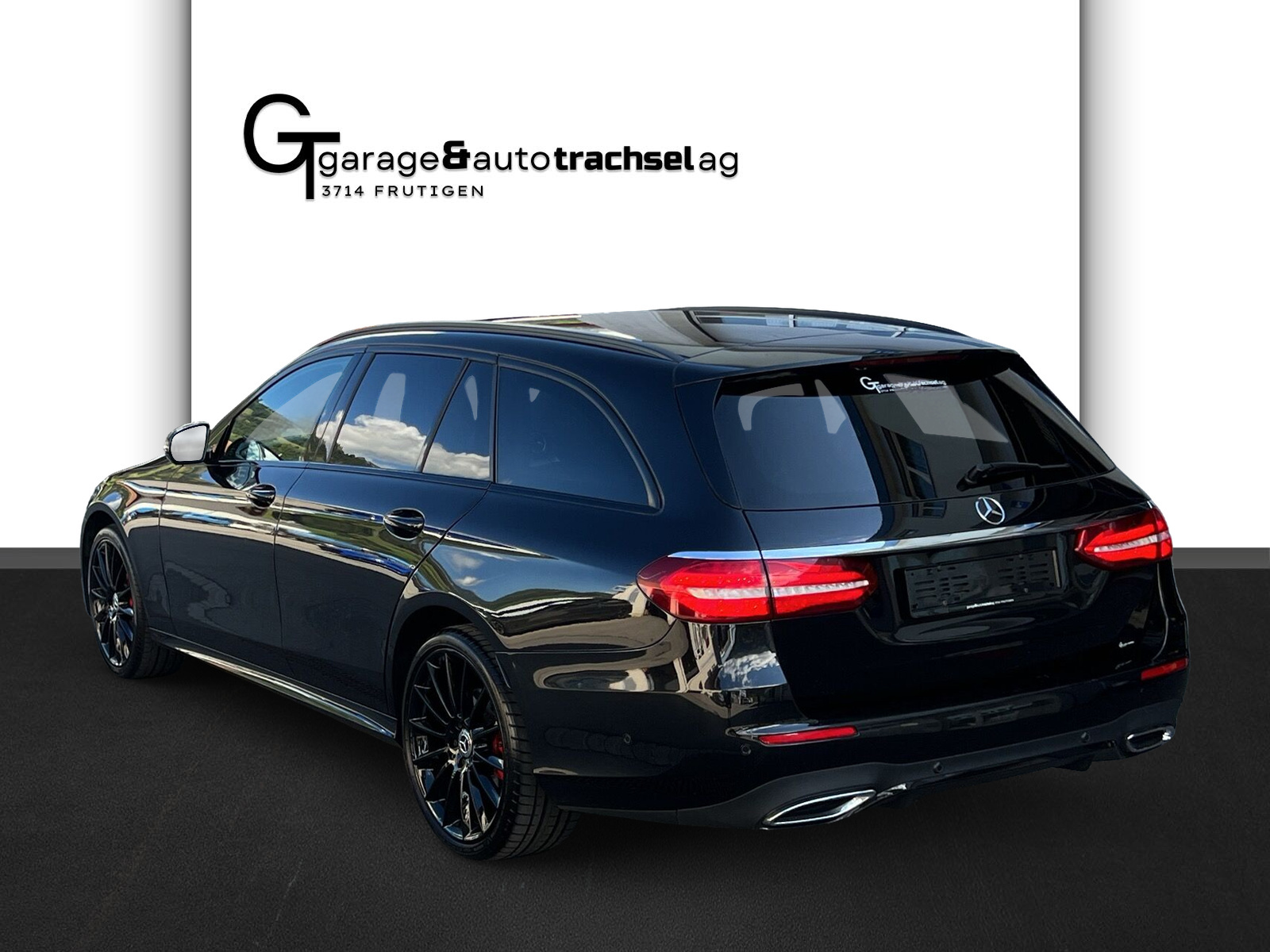 MERCEDES-BENZ E 220 d Swiss Star AMG Line 4Matic 9G-Tronic-showroom-element-2