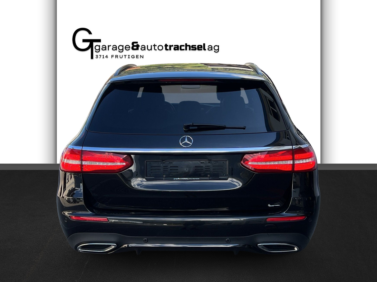 MERCEDES-BENZ E 220 d Swiss Star AMG Line 4Matic 9G-Tronic-showroom-element-3