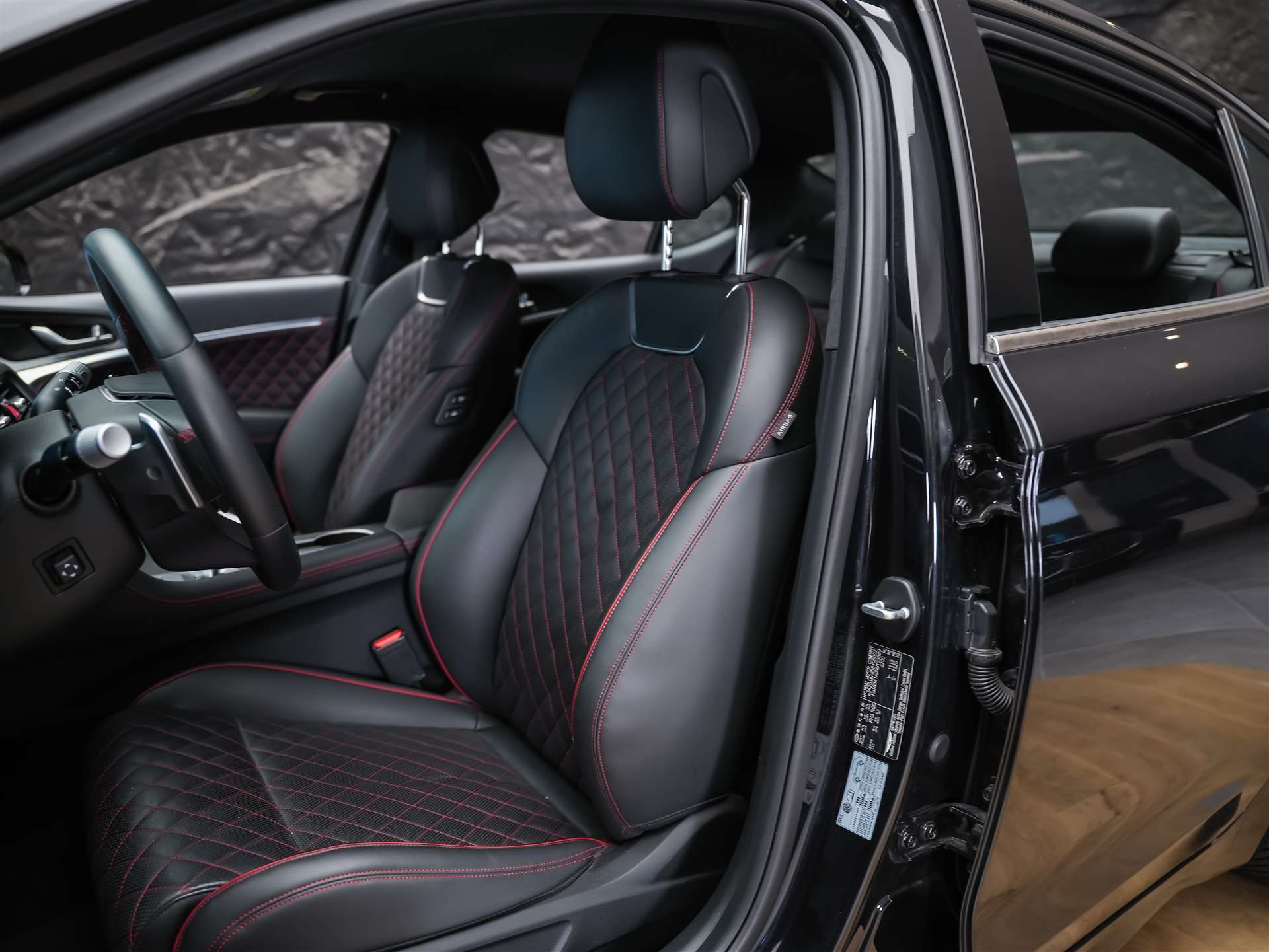 GENESIS G70 2.0 TGDI Sport AT8 AWD *ALL BLACK*Werksgarantie*Lenkradheizung*Sitzbelüftung*Head-Up*-image-9