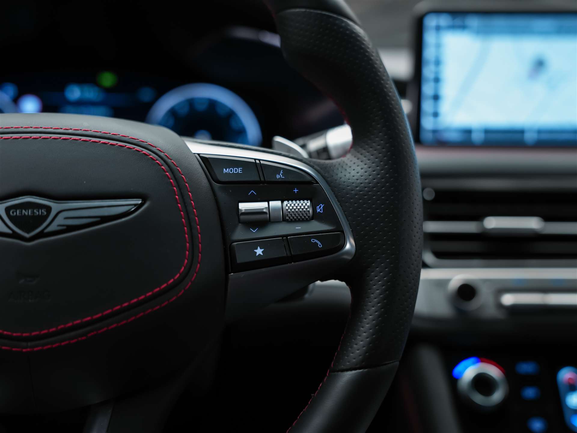 GENESIS G70 2.0 TGDI Sport AT8 AWD *ALL BLACK*Werksgarantie*Lenkradheizung*Sitzbelüftung*Head-Up*-image-31