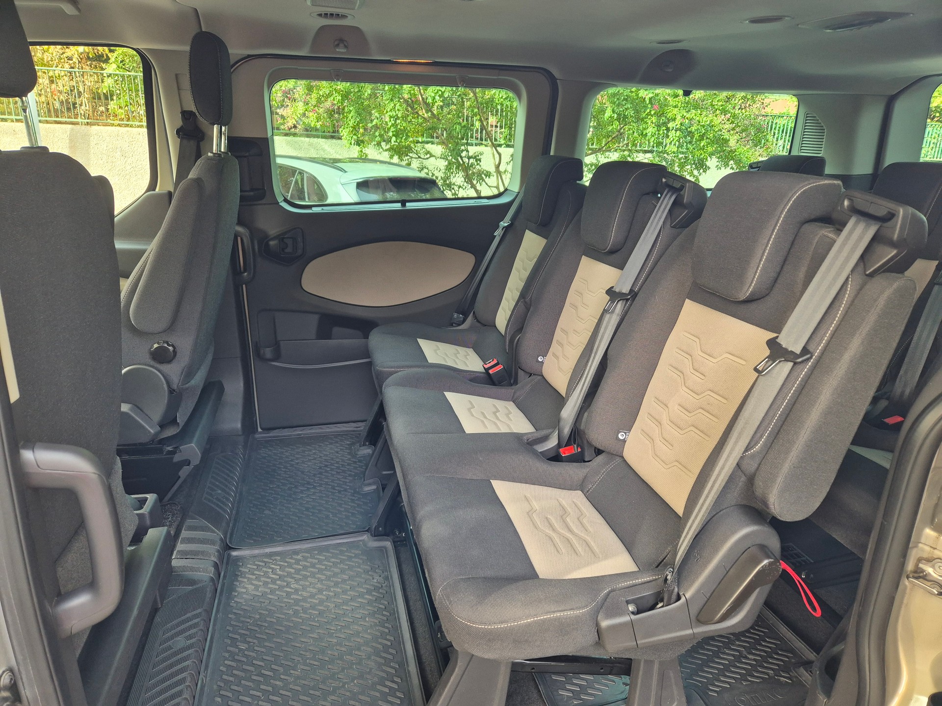 FORD Tourneo Custom 300 L1H1 Titanium-image-13
