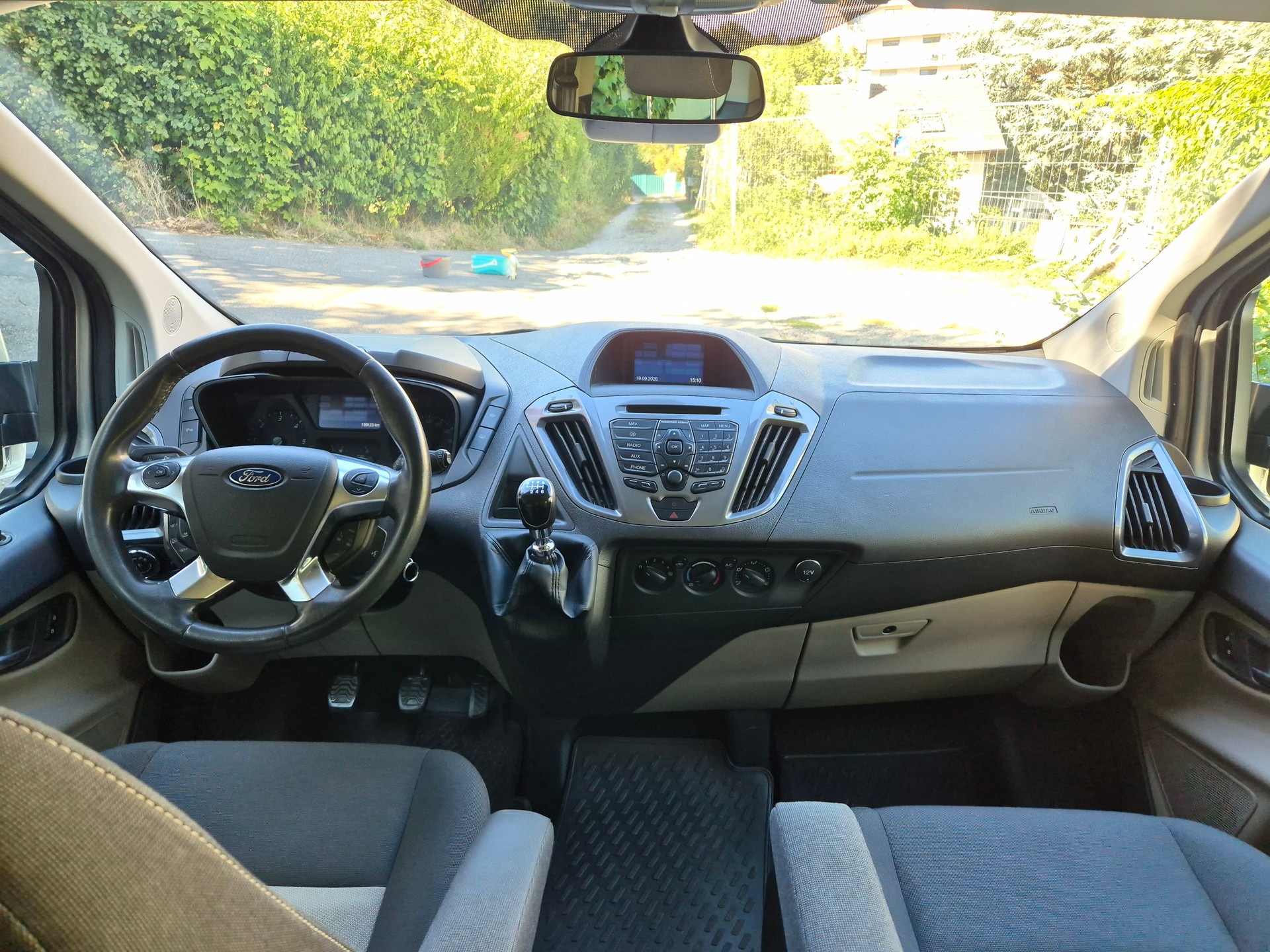 FORD Tourneo Custom 300 L1H1 Titanium-image-9