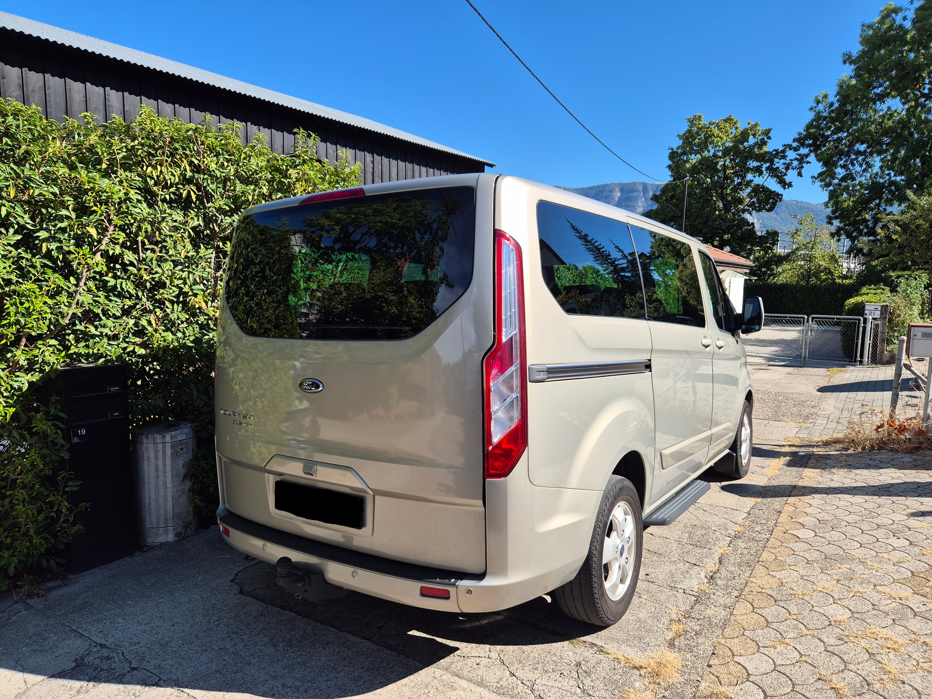 FORD Tourneo Custom 300 L1H1 Titanium-image-6