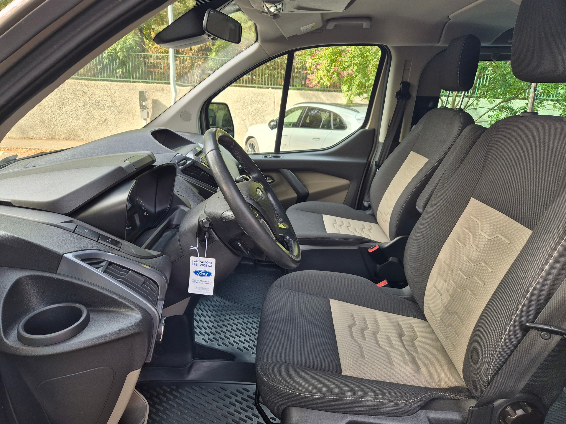 FORD Tourneo Custom 300 L1H1 Titanium-image-12