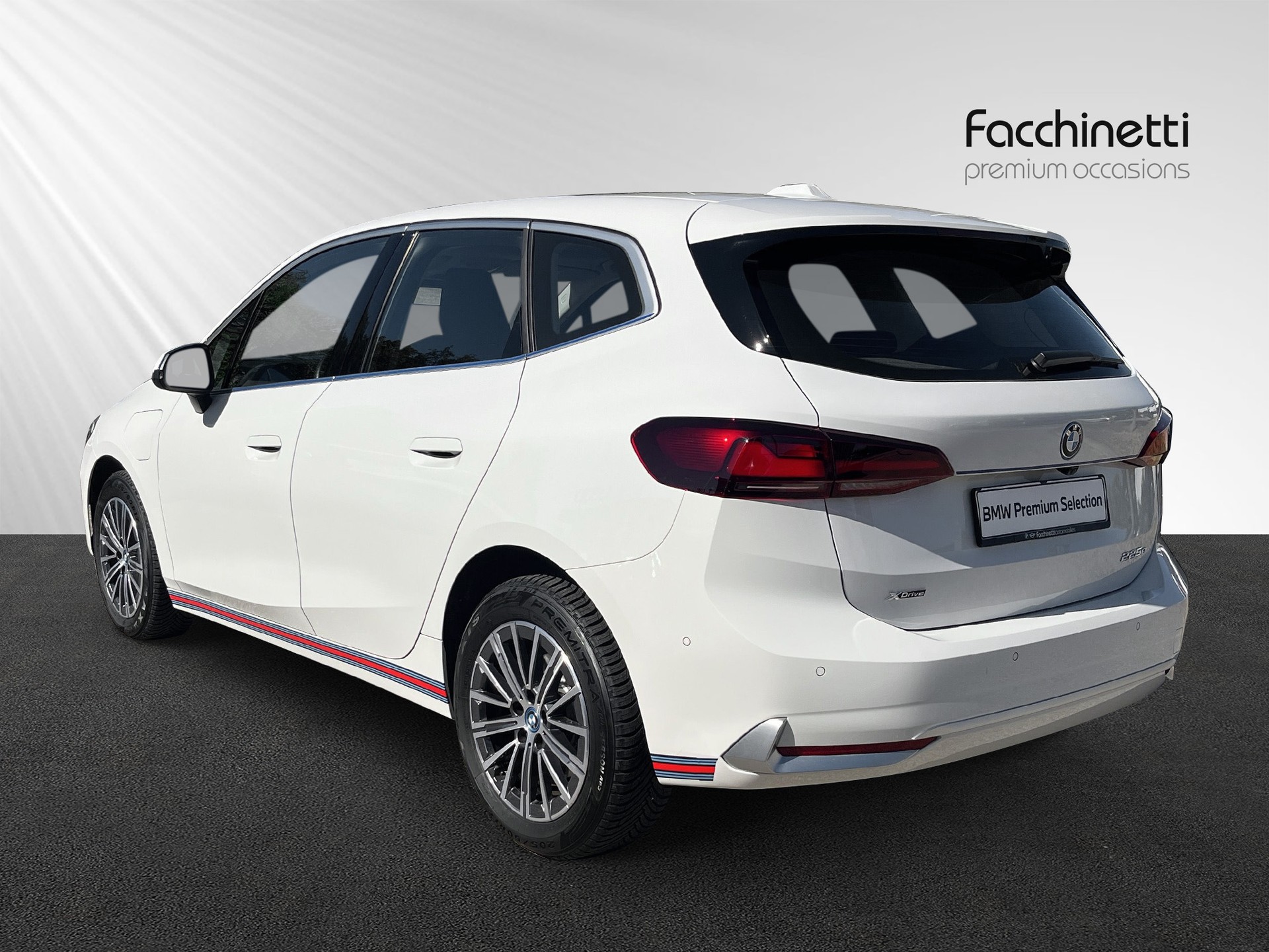 BMW 225e xDrive Active Tourer Luxury Line-showroom-element-2