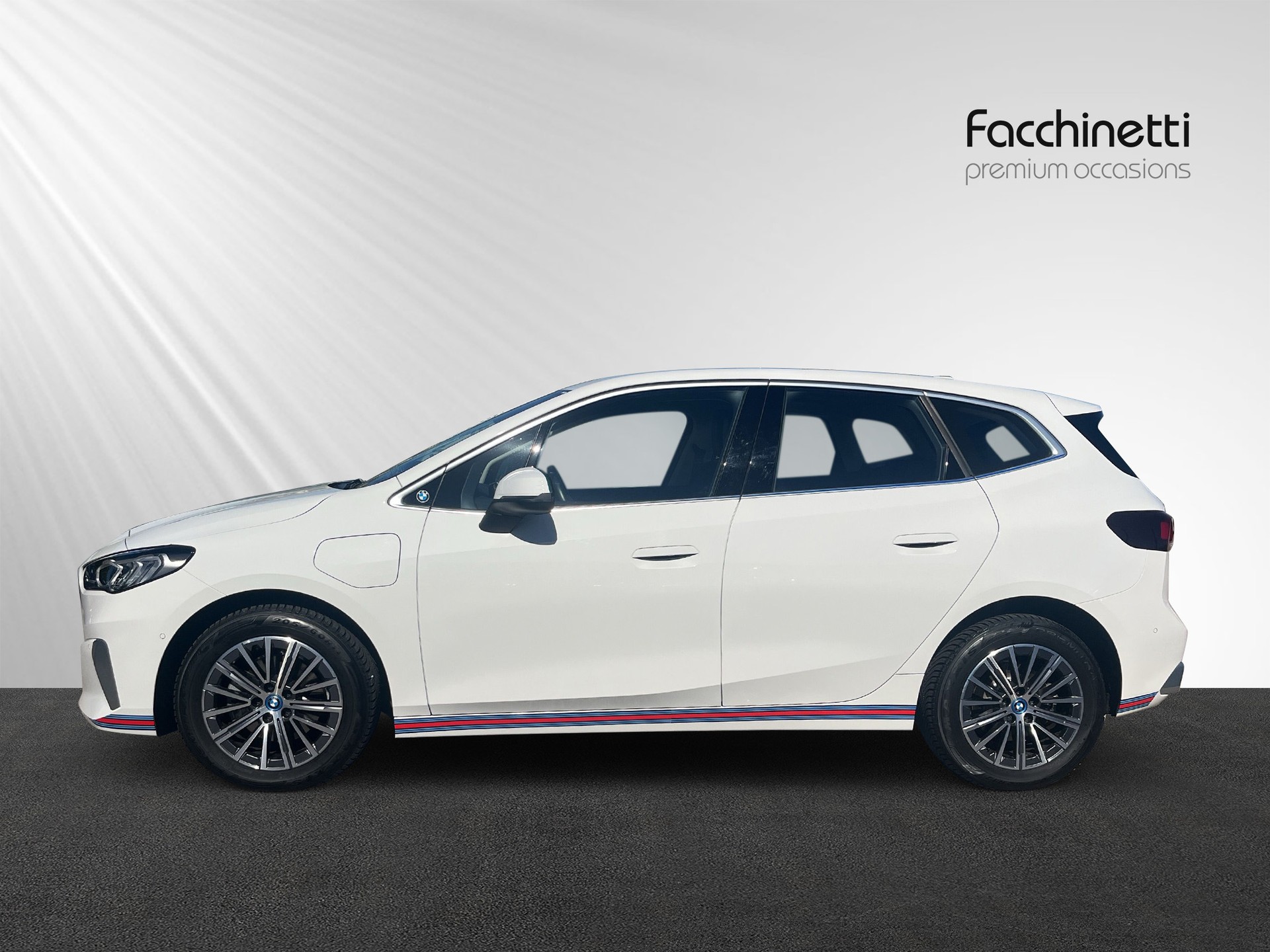 BMW 225e xDrive Active Tourer Luxury Line-showroom-element-1