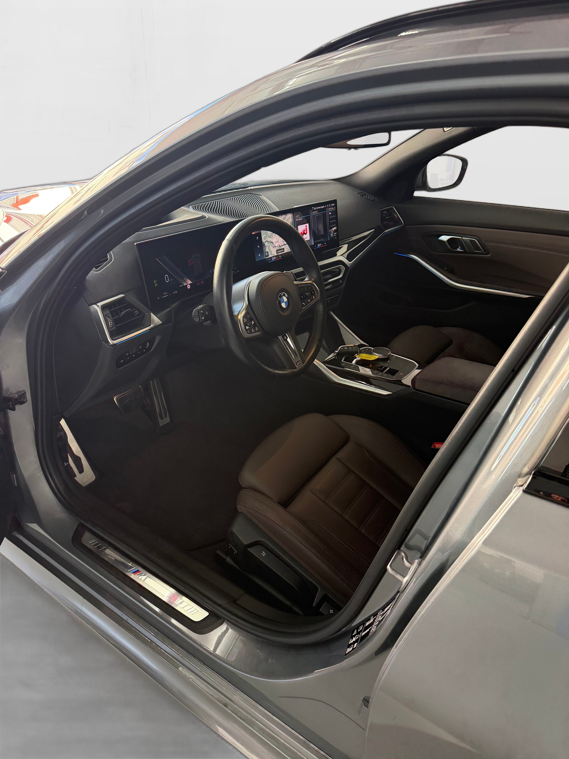 BMW 320d xDrive 48V Touring Steptronic M Sport-image-6