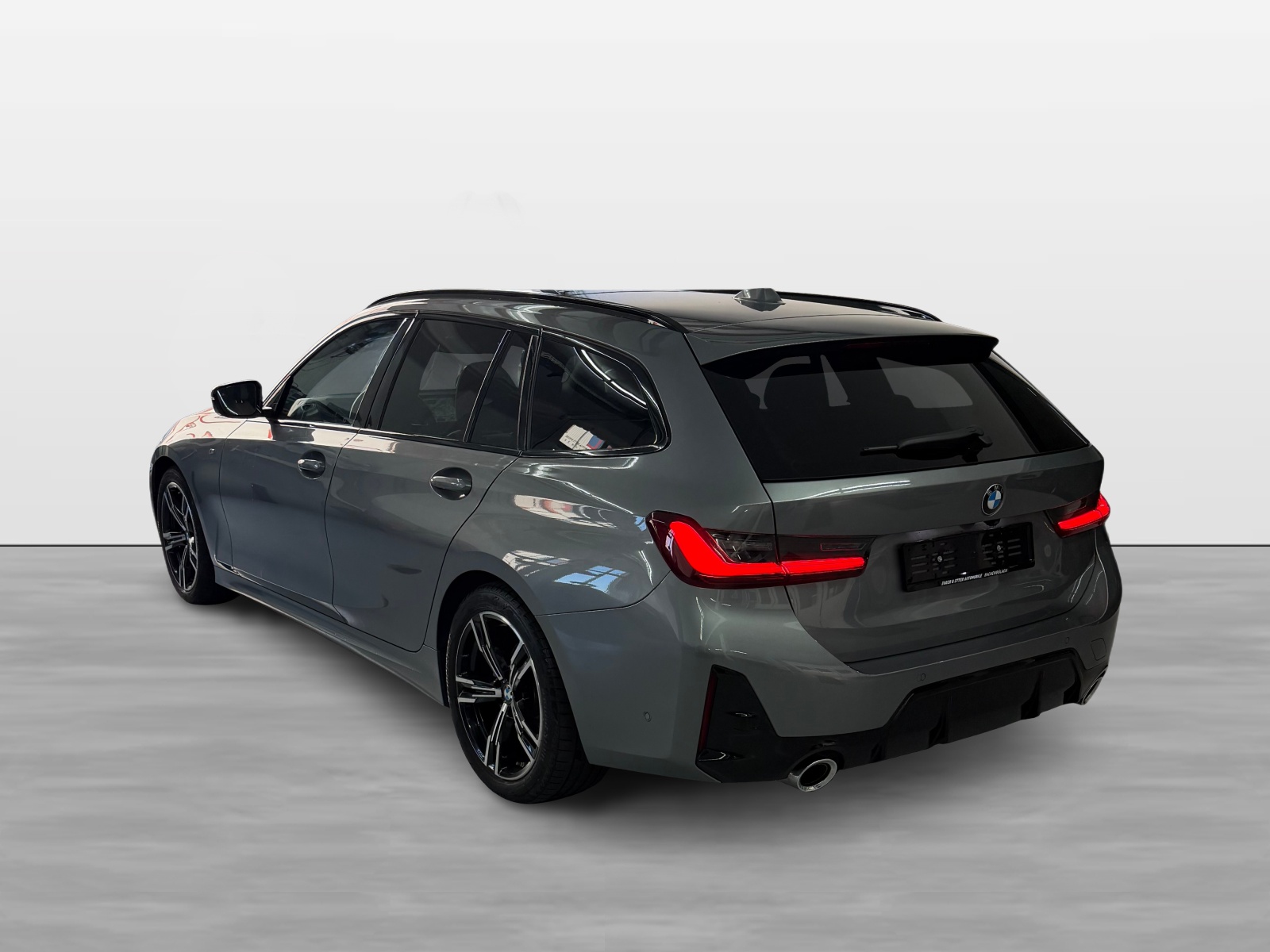 BMW 320d xDrive 48V Touring Steptronic M Sport-showroom-element-3