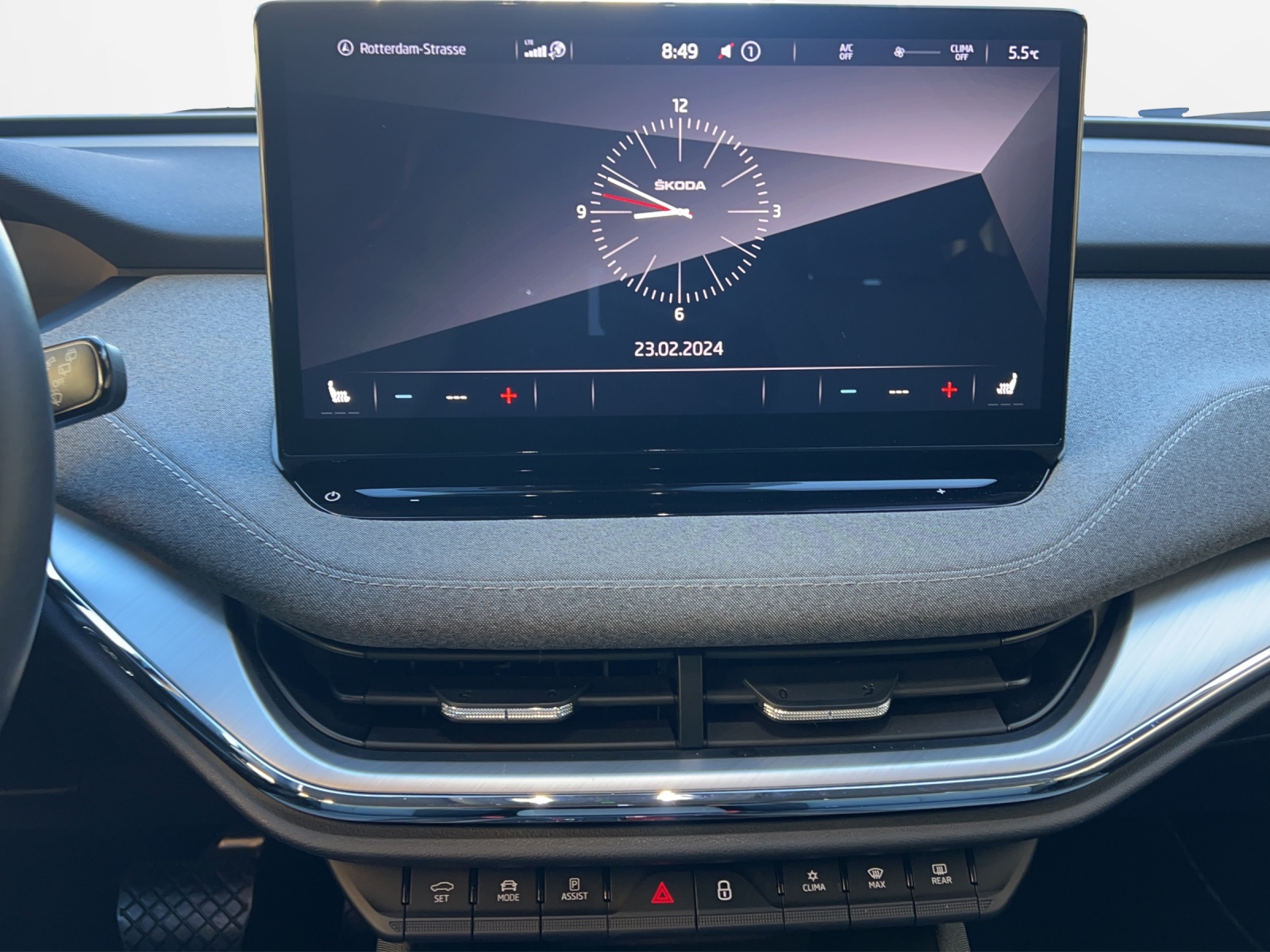 SKODA Enyaq iV 80-image-13