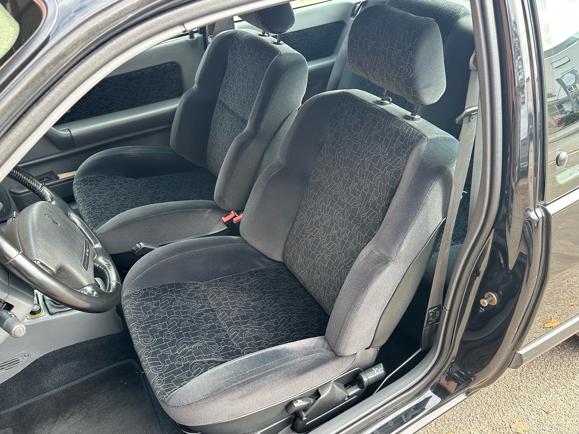 RENAULT Clio 1.8 16V-image-7