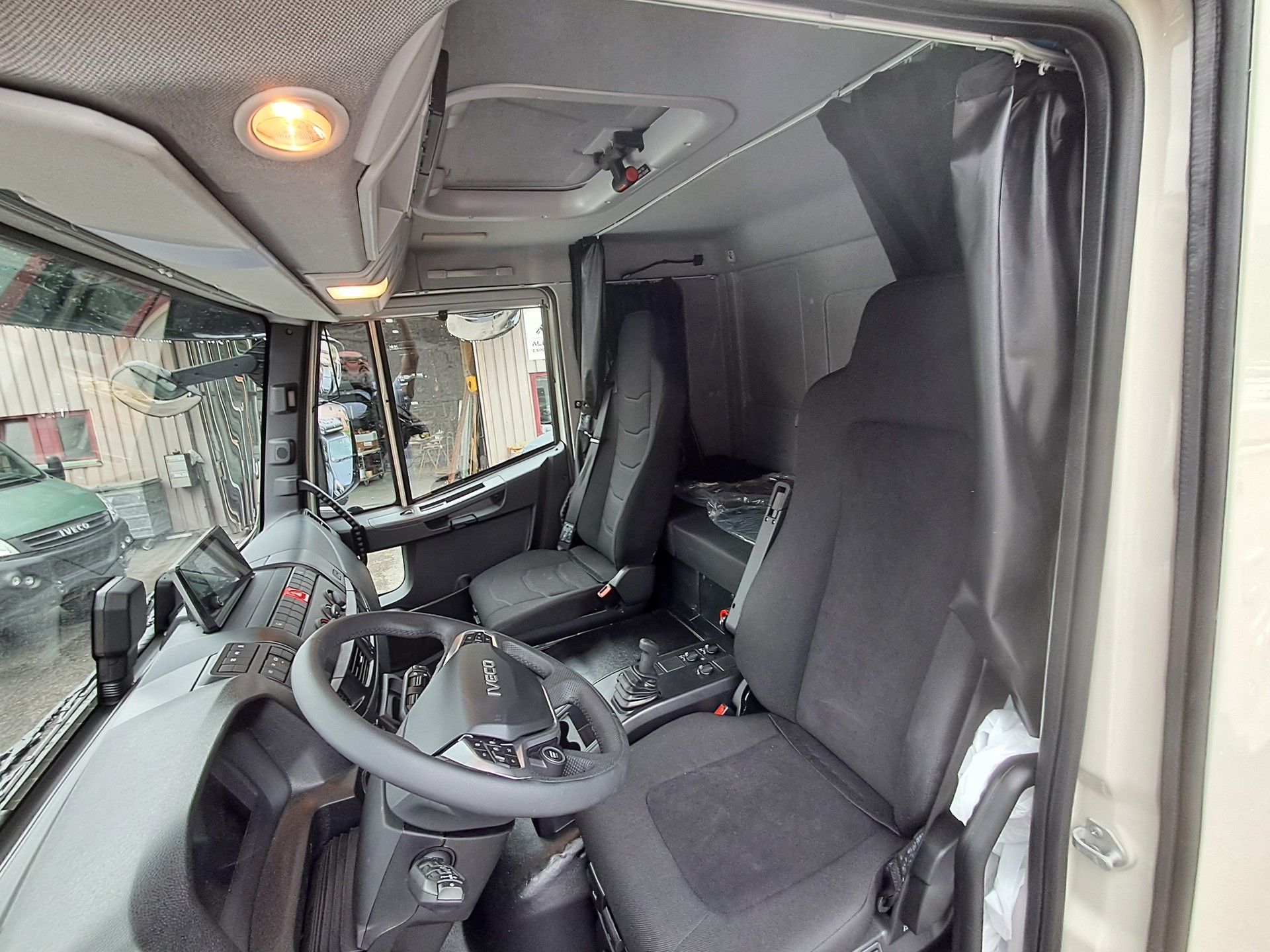 IVECO Eurocargo 4x4 150E32W-showroom-element-3