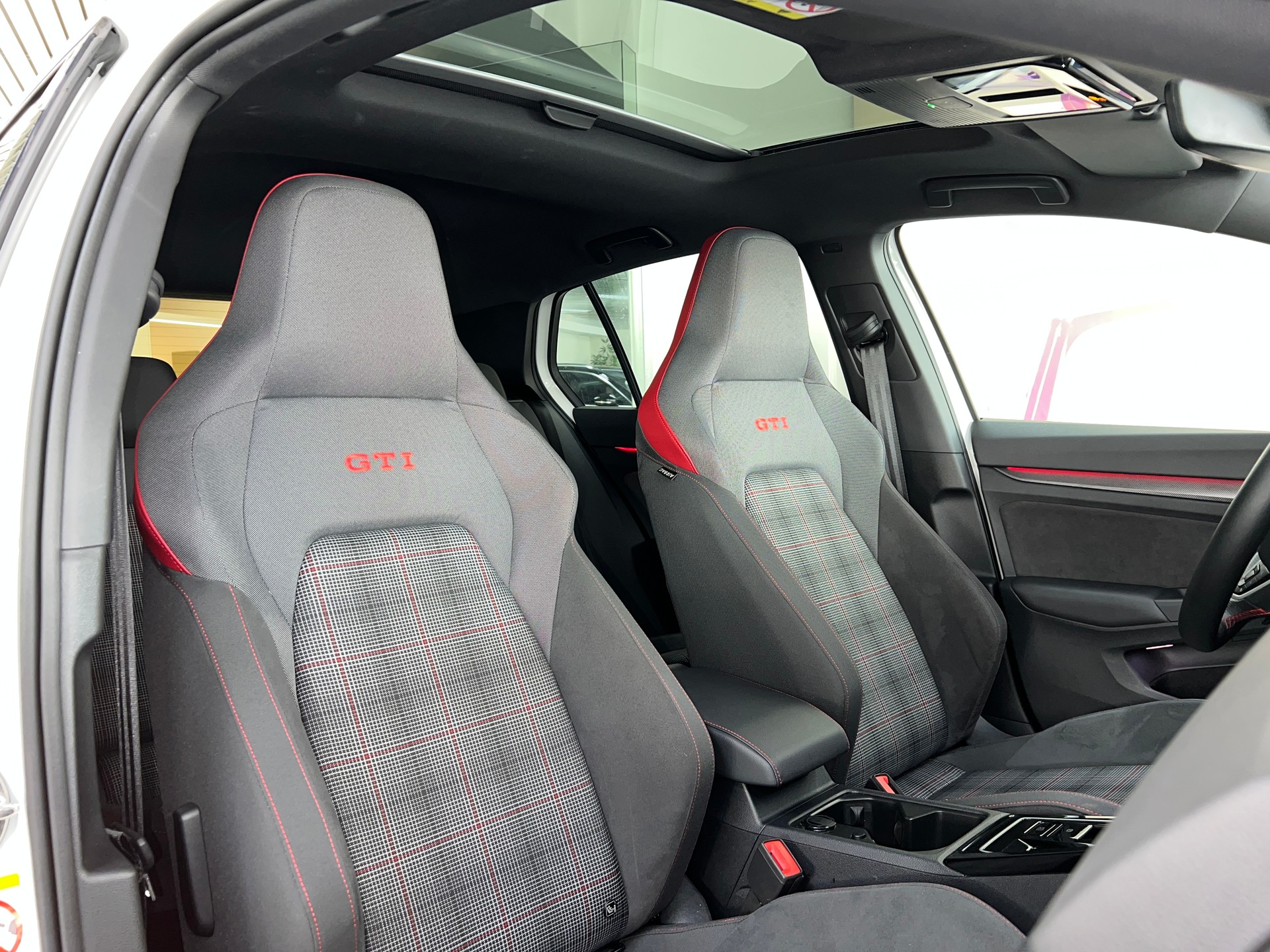 VW Golf 2.0 TSI GTI DSG / Neustes Model / 4.3% Leasing-image-9
