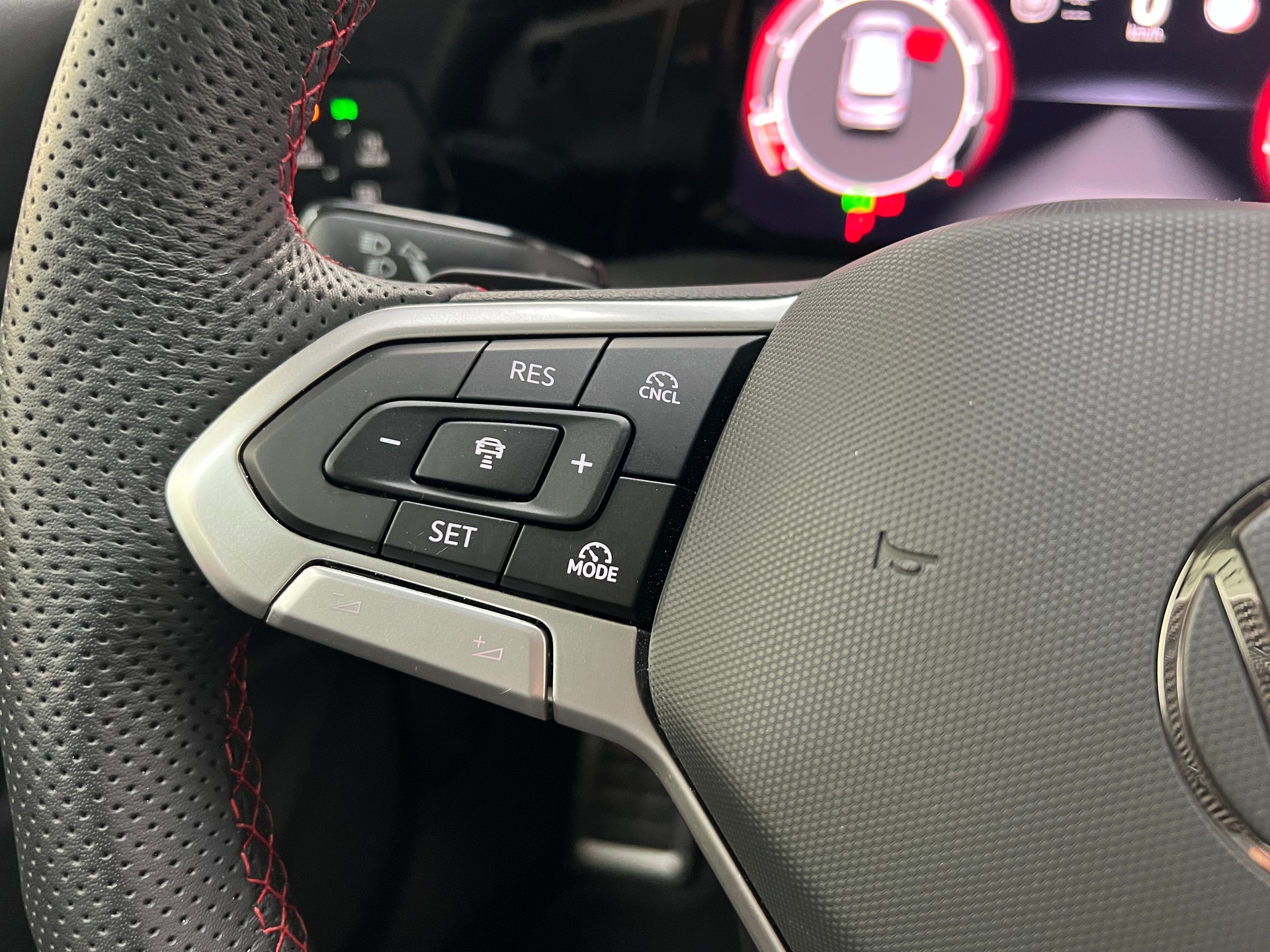VW Golf 2.0 TSI GTI DSG / Neustes Model / 4.3% Leasing-image-15