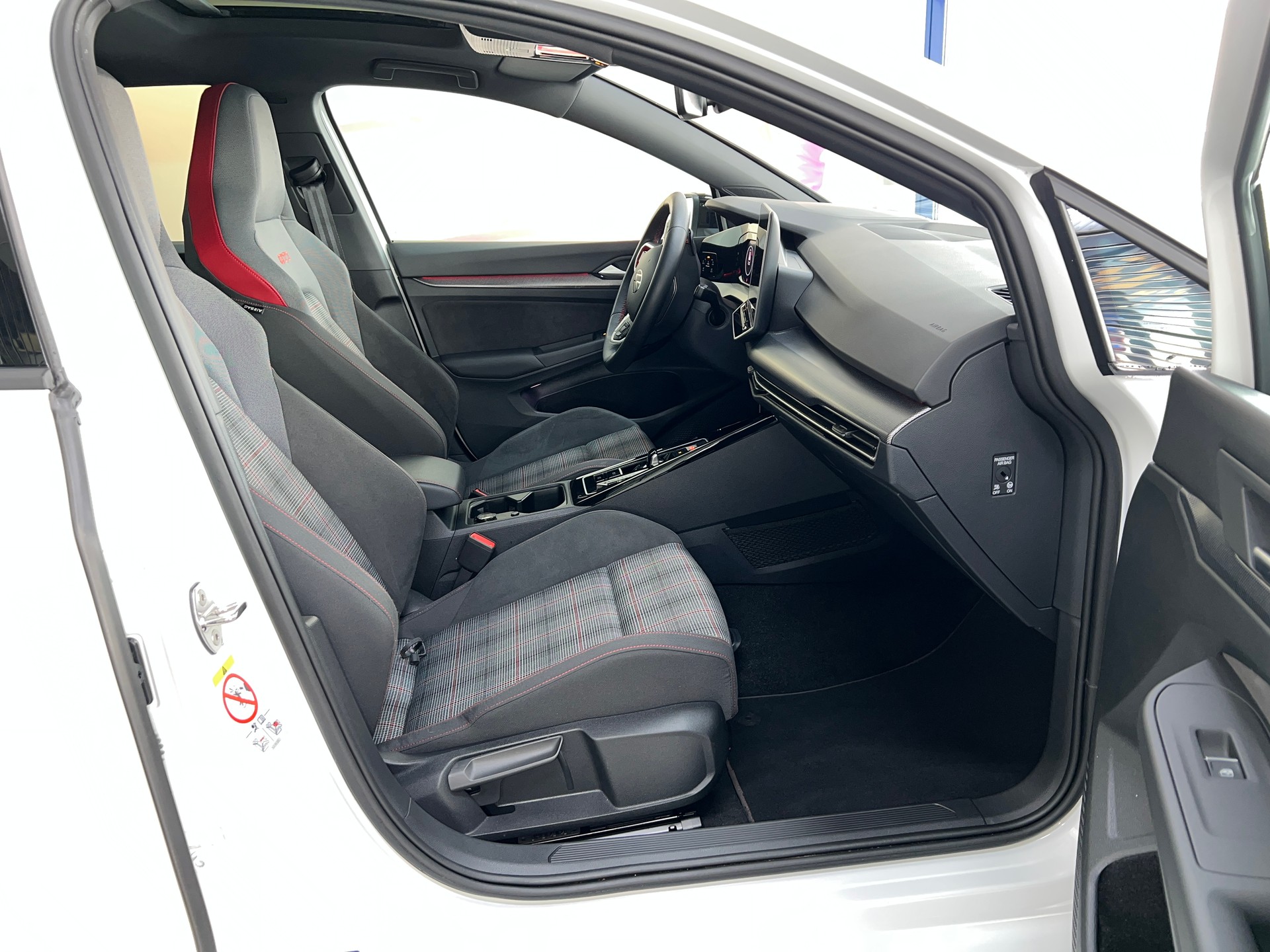 VW Golf 2.0 TSI GTI DSG / Neustes Model / 4.3% Leasing-image-8