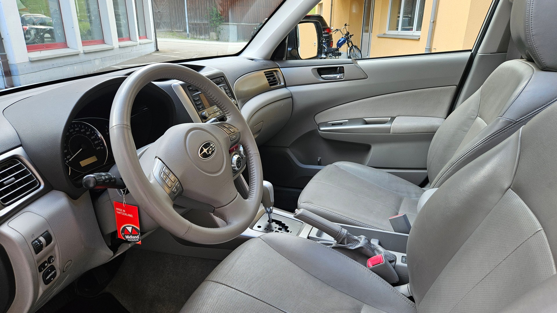 SUBARU Forester 2.0XS Limited-showroom-element-2