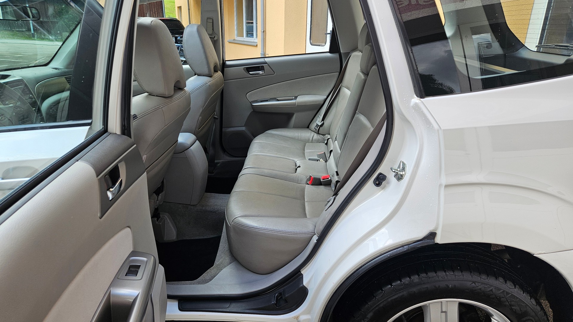 SUBARU Forester 2.0XS Limited-showroom-element-3