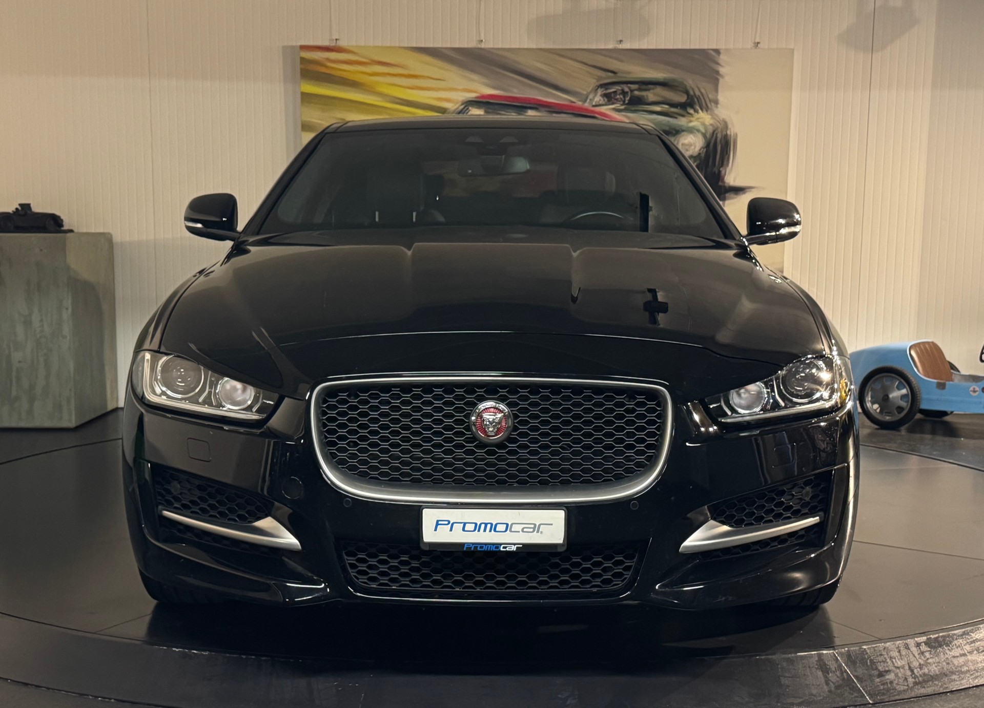 JAGUAR XE 20d AWD R-Sport 90 Years Celebration-image-7