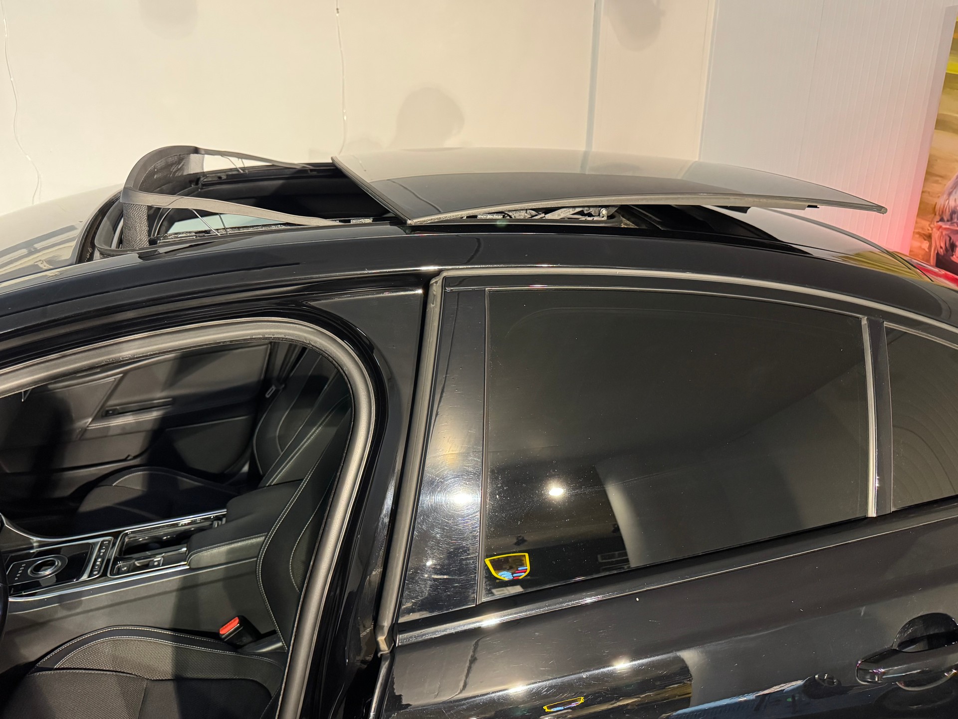 JAGUAR XE 20d AWD R-Sport 90 Years Celebration-image-8