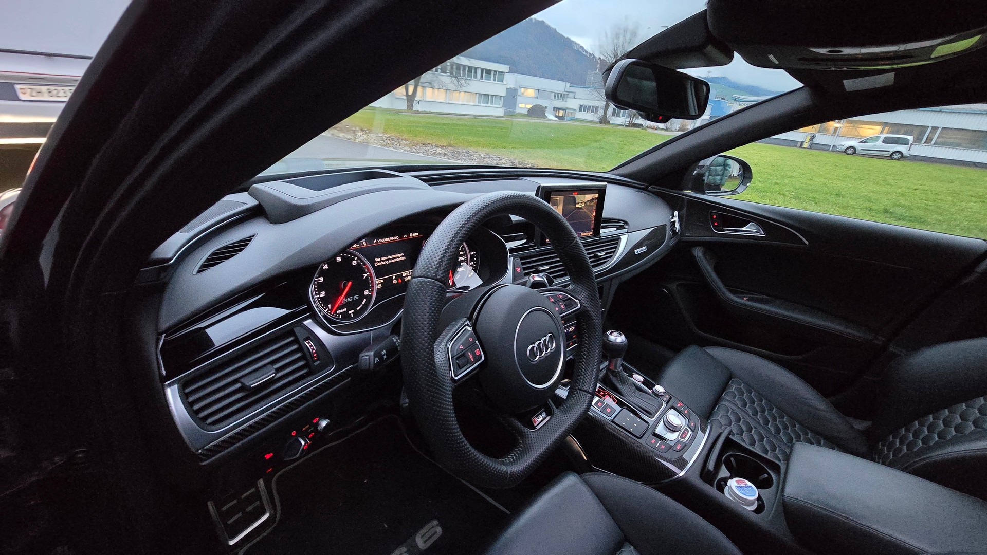 AUDI RS6 Avant 4.0 TFSI V8 quattro Tiptronic-image-13