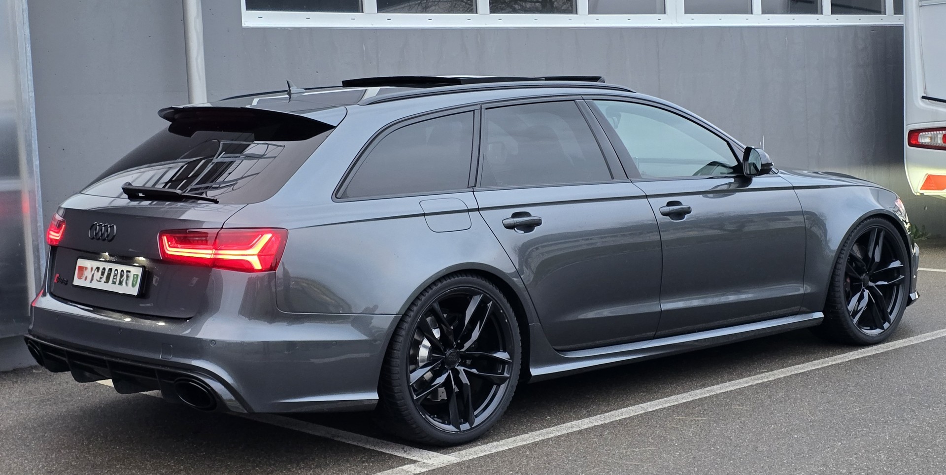 AUDI RS6 Avant 4.0 TFSI V8 quattro Tiptronic-image-4