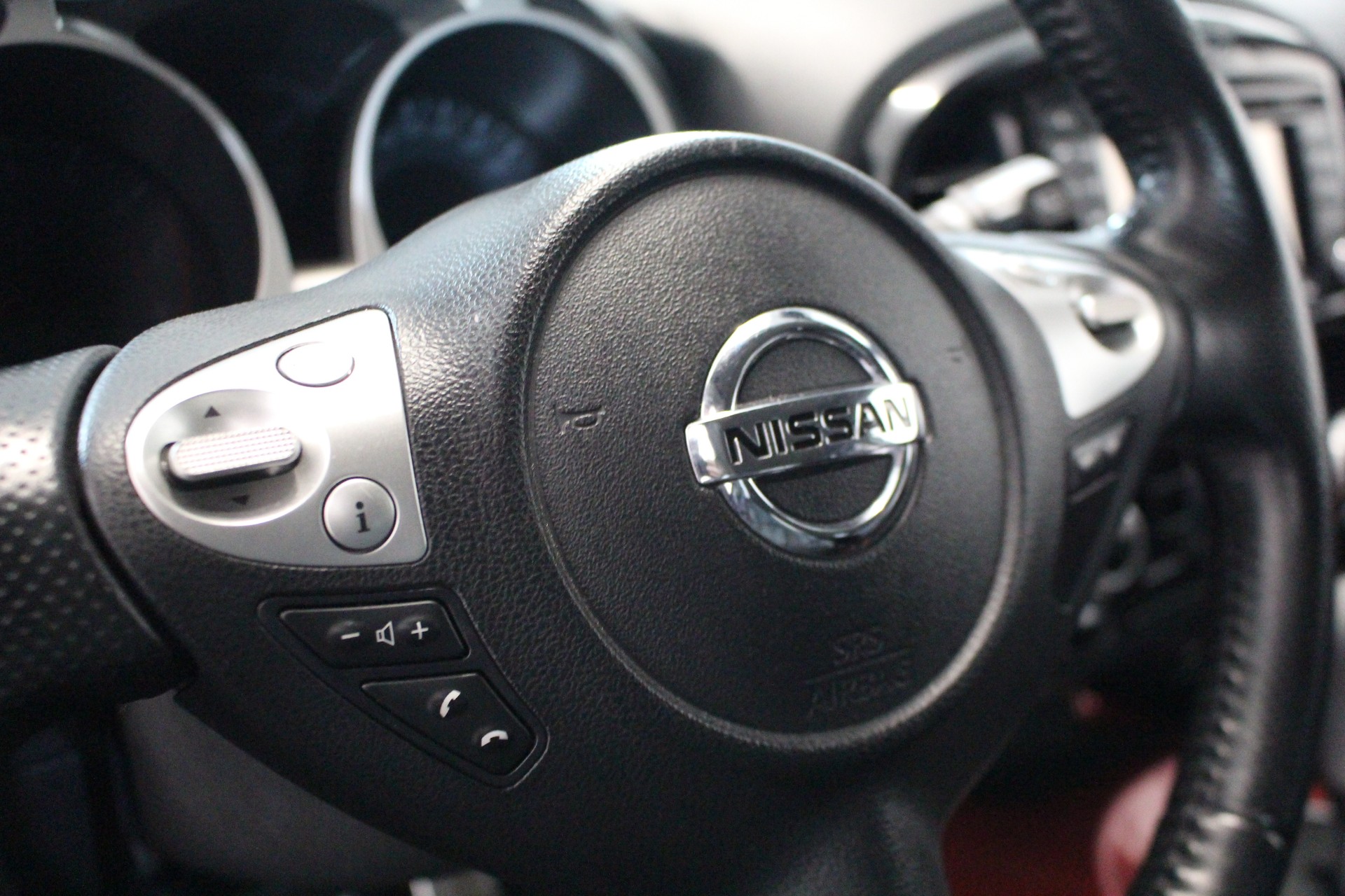 NISSAN Juke 1.6 DIG-T Tekna 4x4-image-13