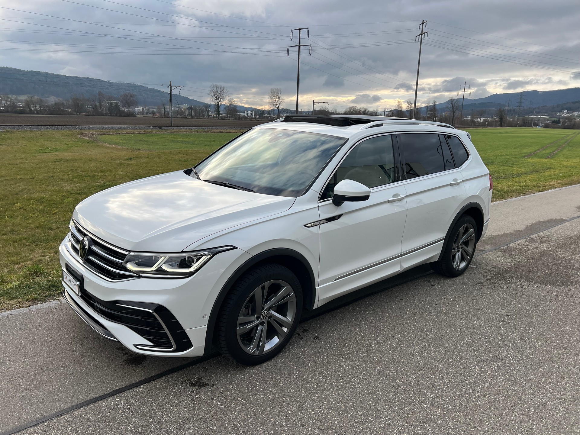 VW Tiguan Allspace 2.0TSI R-Line 4Motion DSG-showroom-element-1
