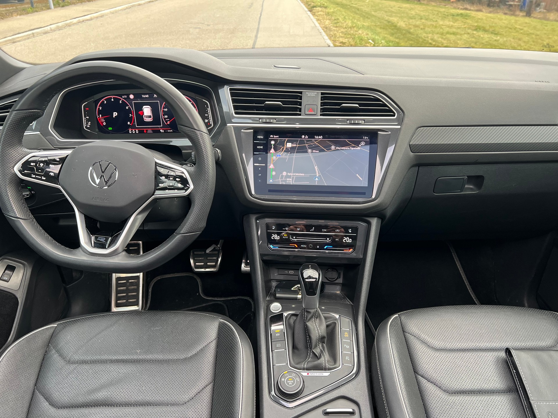 VW Tiguan Allspace 2.0TSI R-Line 4Motion DSG-image-19