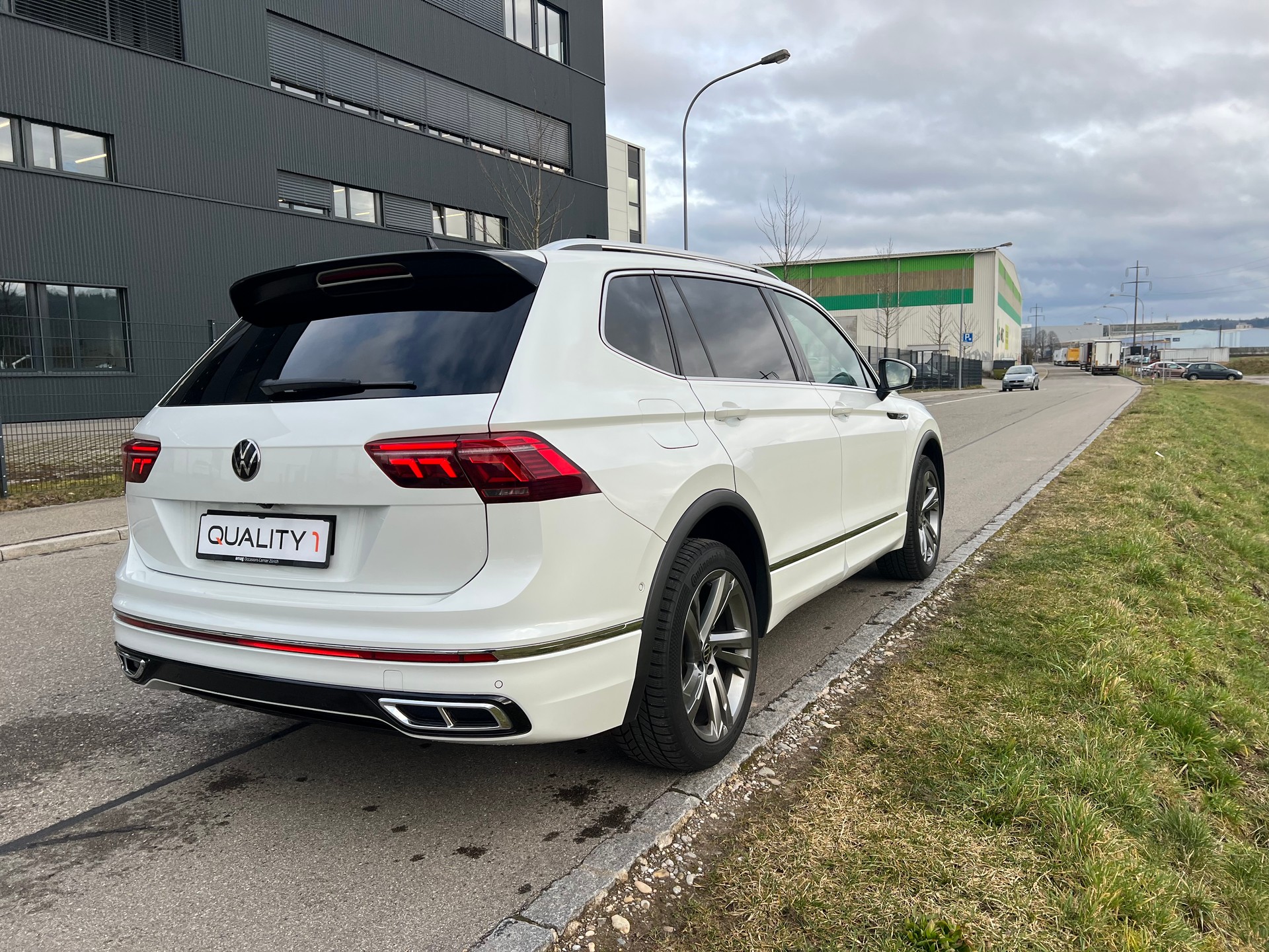 VW Tiguan Allspace 2.0TSI R-Line 4Motion DSG-image-15