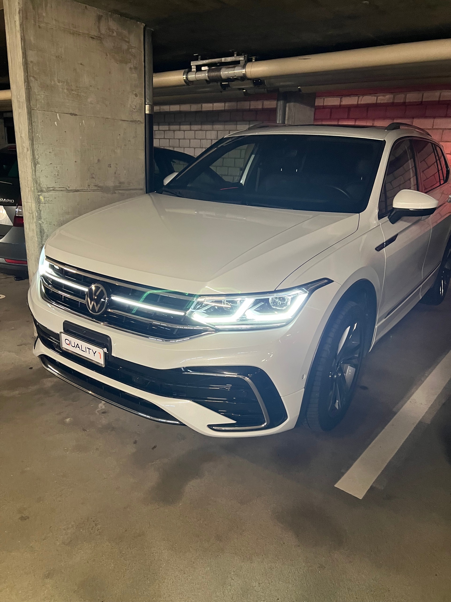 VW Tiguan Allspace 2.0TSI R-Line 4Motion DSG-image-8