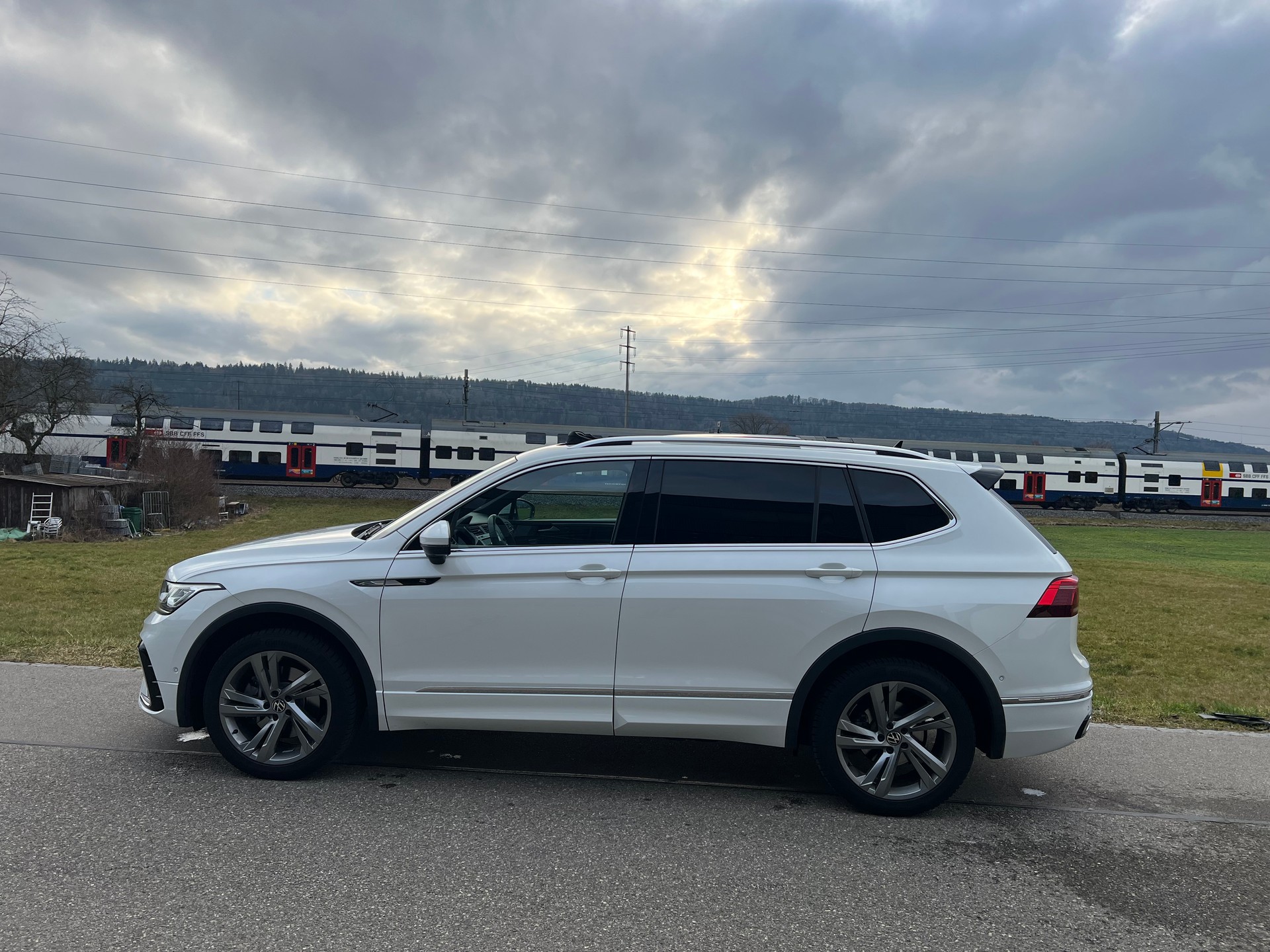 VW Tiguan Allspace 2.0TSI R-Line 4Motion DSG-image-17