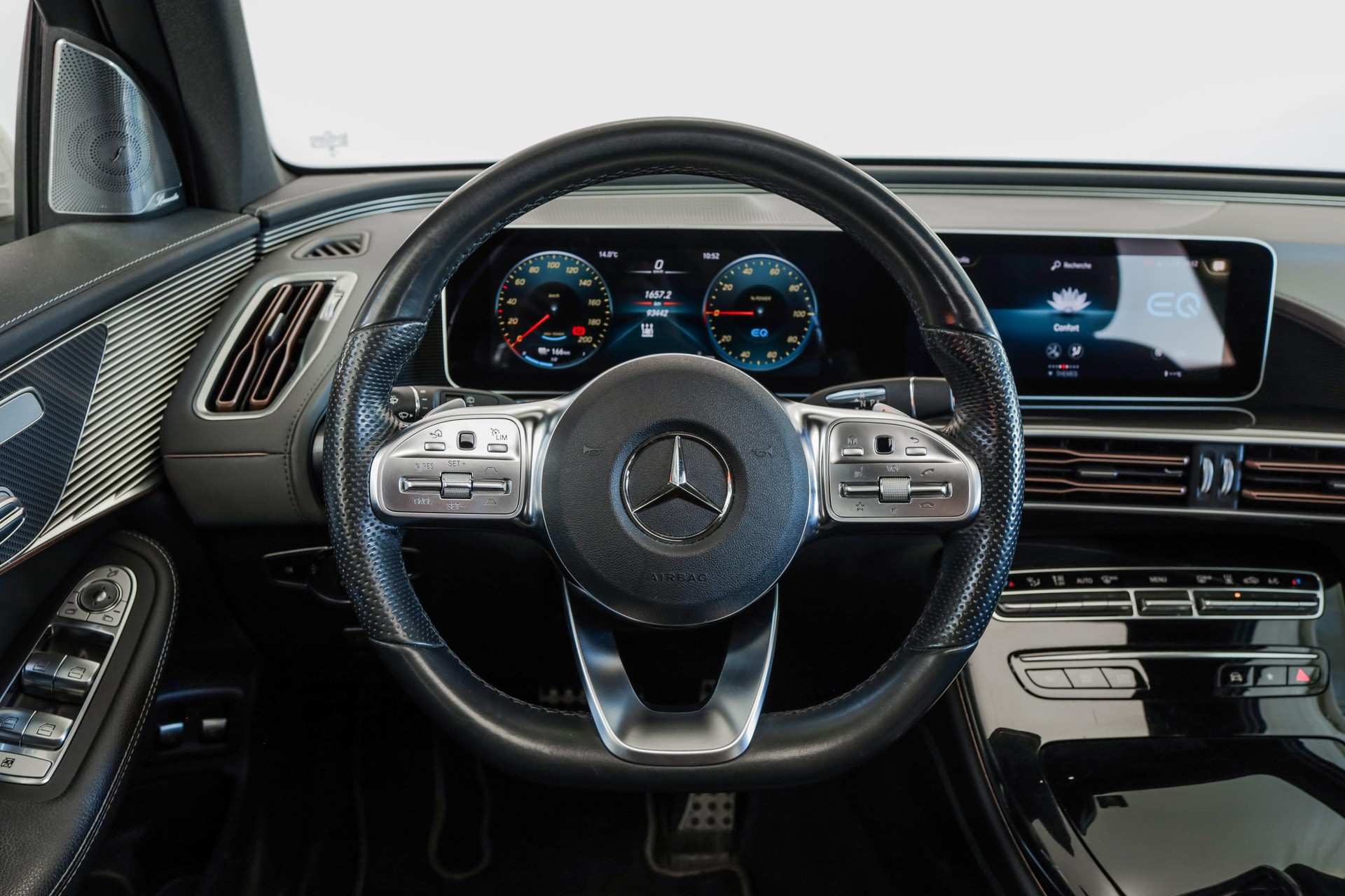 MERCEDES-BENZ EQC 400 AMG Line 4Matic-image-10