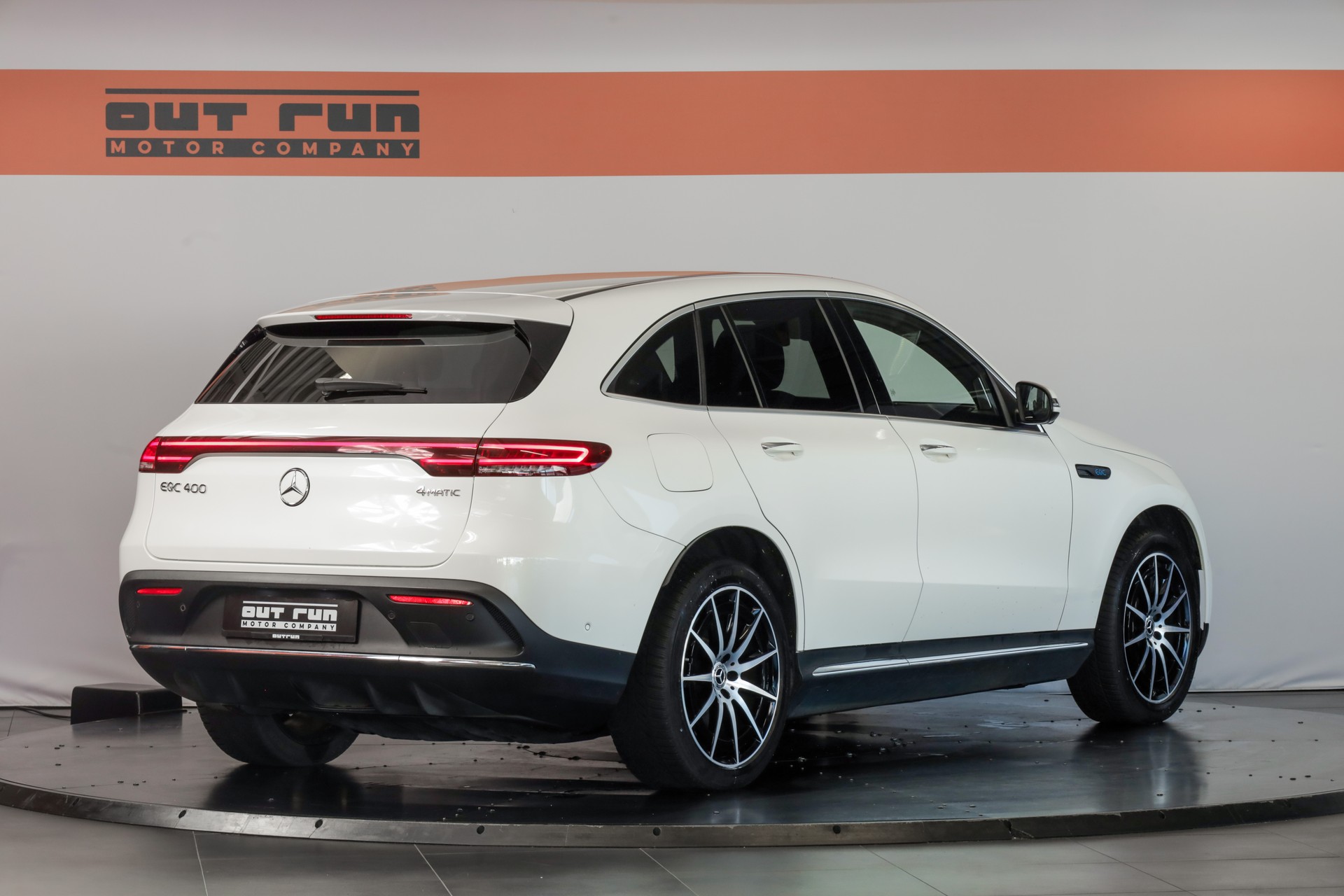 MERCEDES-BENZ EQC 400 AMG Line 4Matic-showroom-element-2