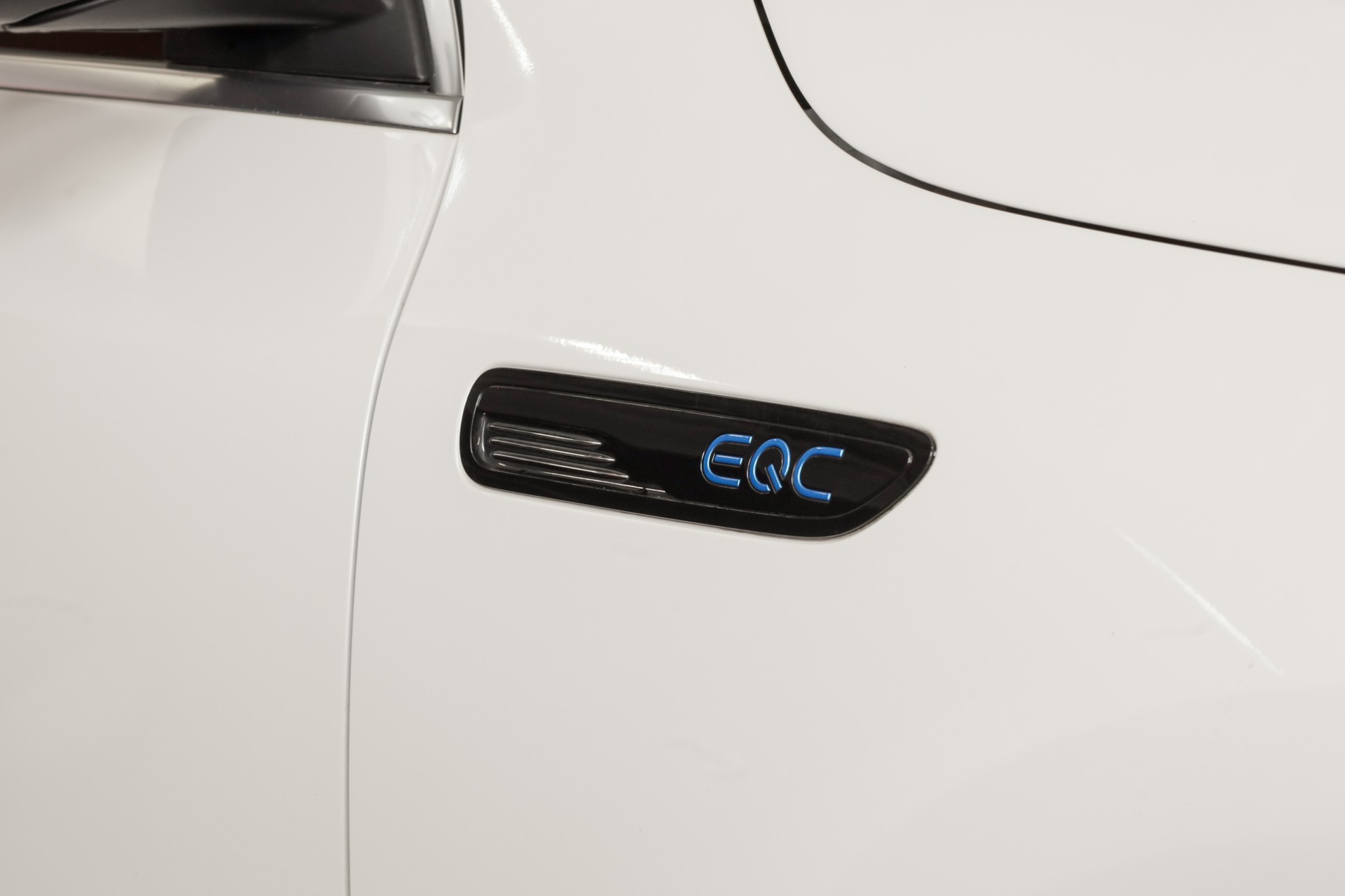 MERCEDES-BENZ EQC 400 AMG Line 4Matic-image-22