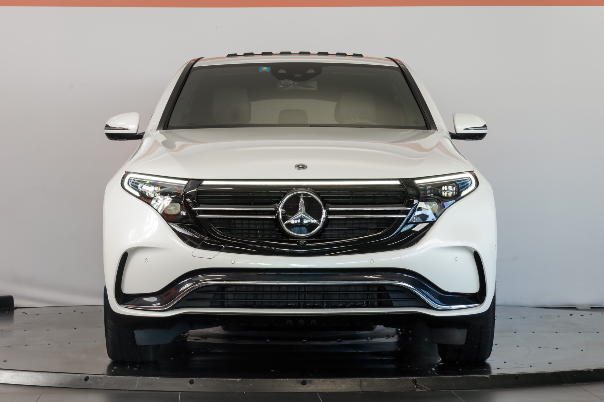 MERCEDES-BENZ EQC 400 AMG Line 4Matic-showroom-element-1