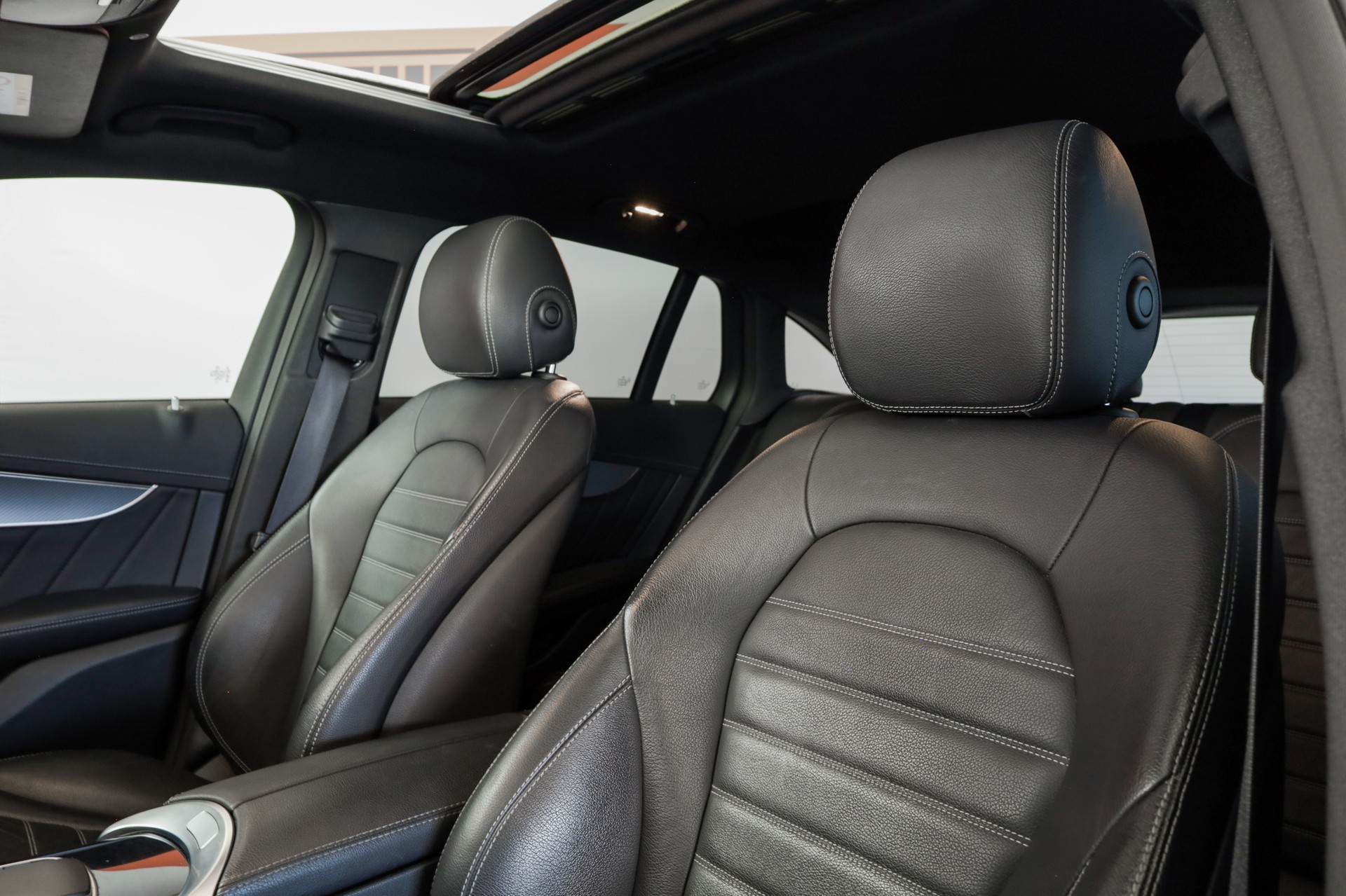 MERCEDES-BENZ EQC 400 AMG Line 4Matic-image-8