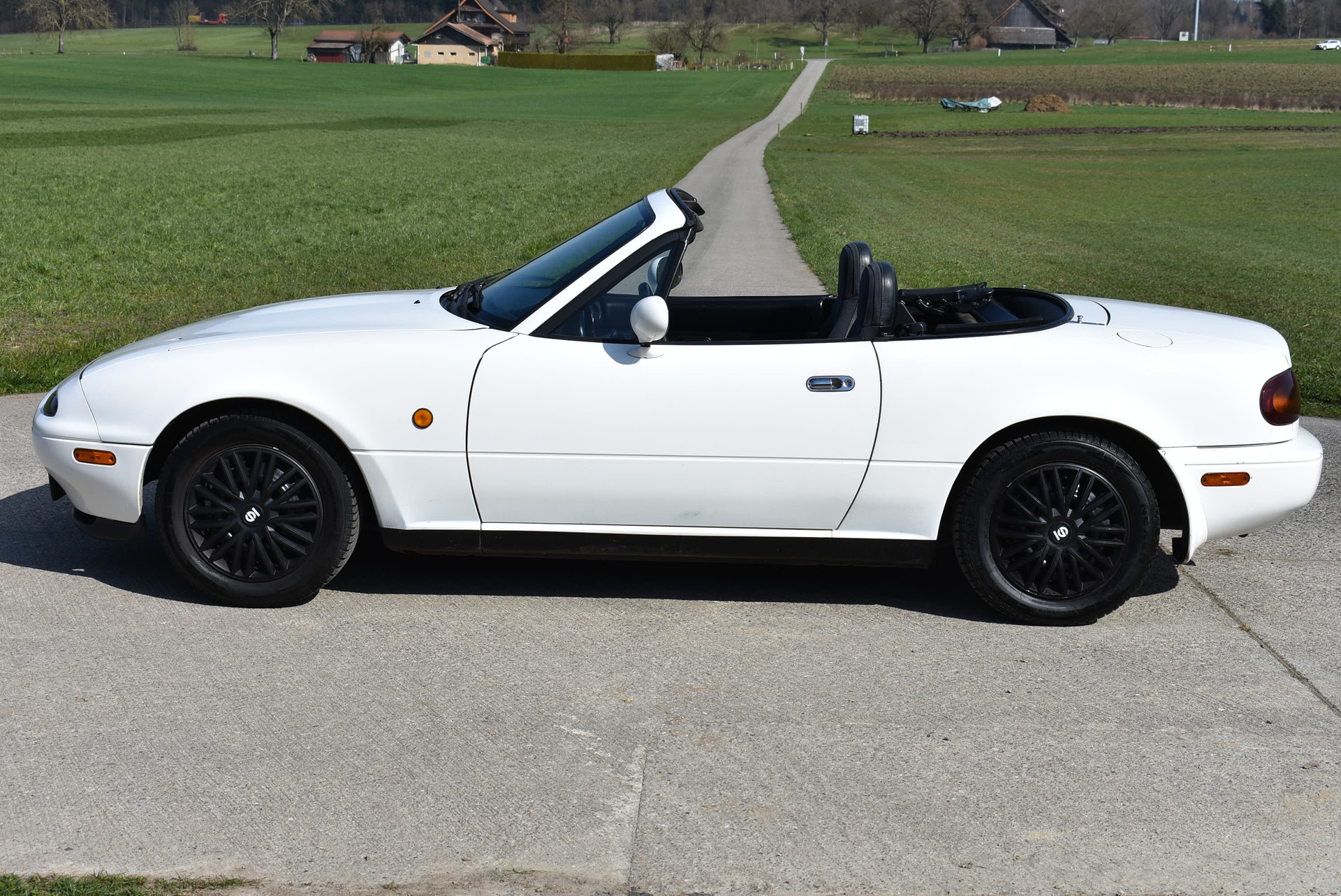 MAZDA MX-5 1.6i-16-image-6