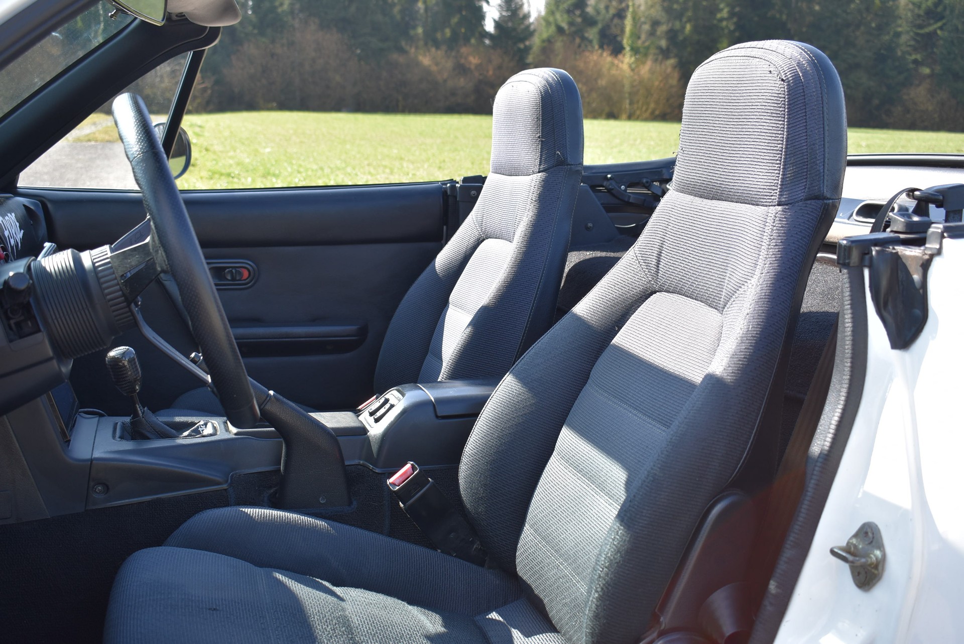 MAZDA MX-5 1.6i-16-image-12