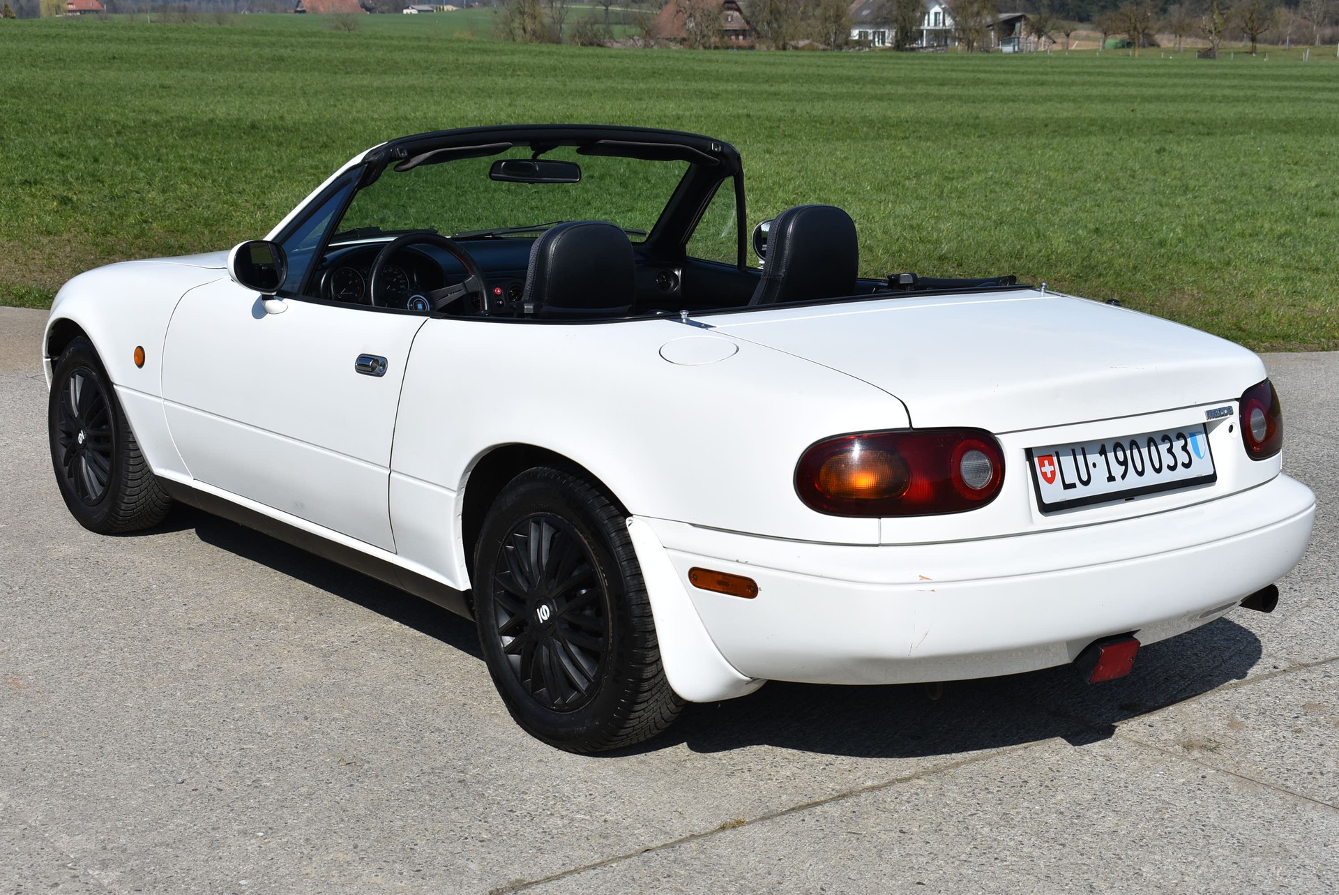 MAZDA MX-5 1.6i-16-image-7