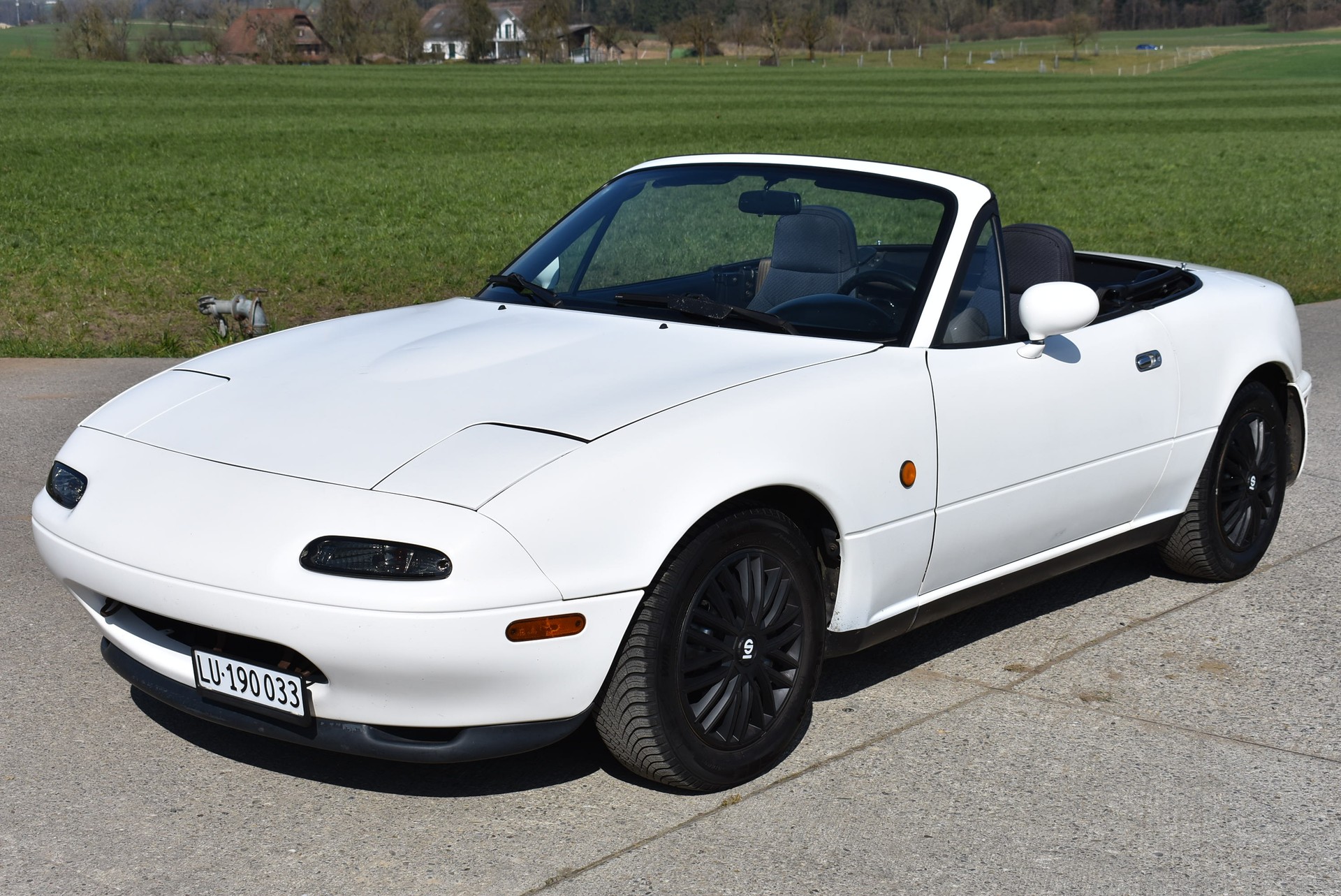 MAZDA MX-5 1.6i-16-image-5