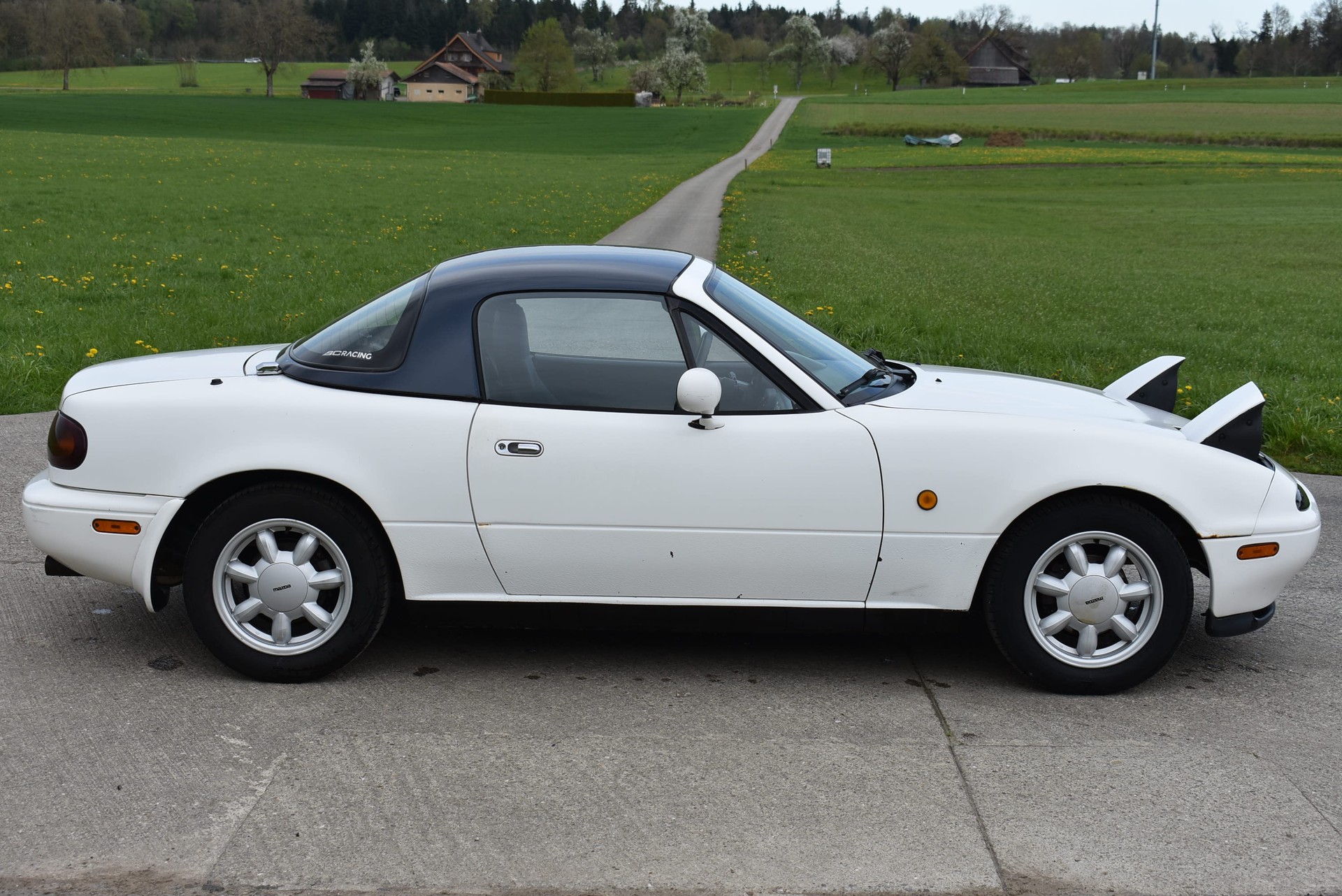MAZDA MX-5 1.6i-16-showroom-element-1