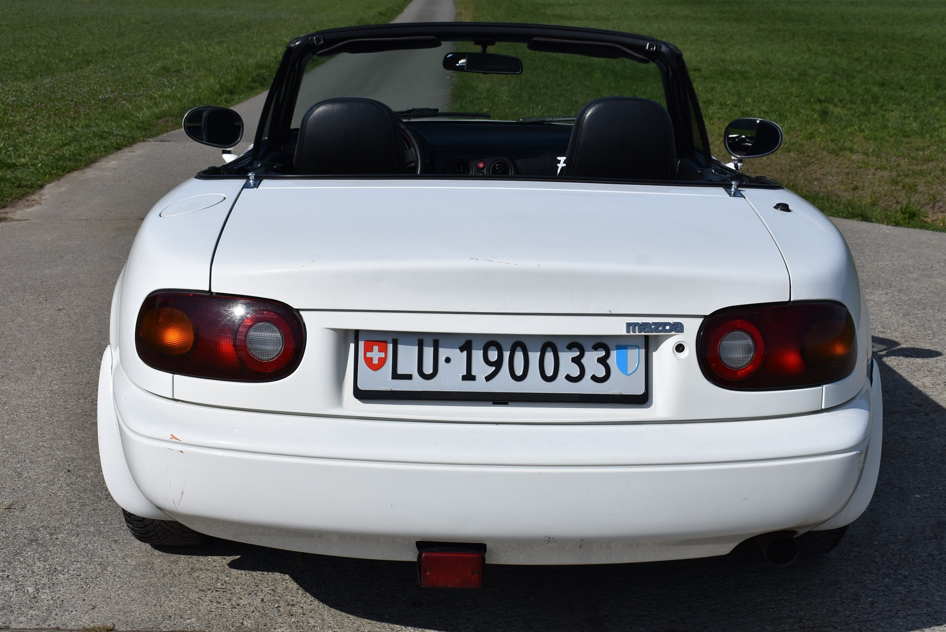 MAZDA MX-5 1.6i-16-image-8