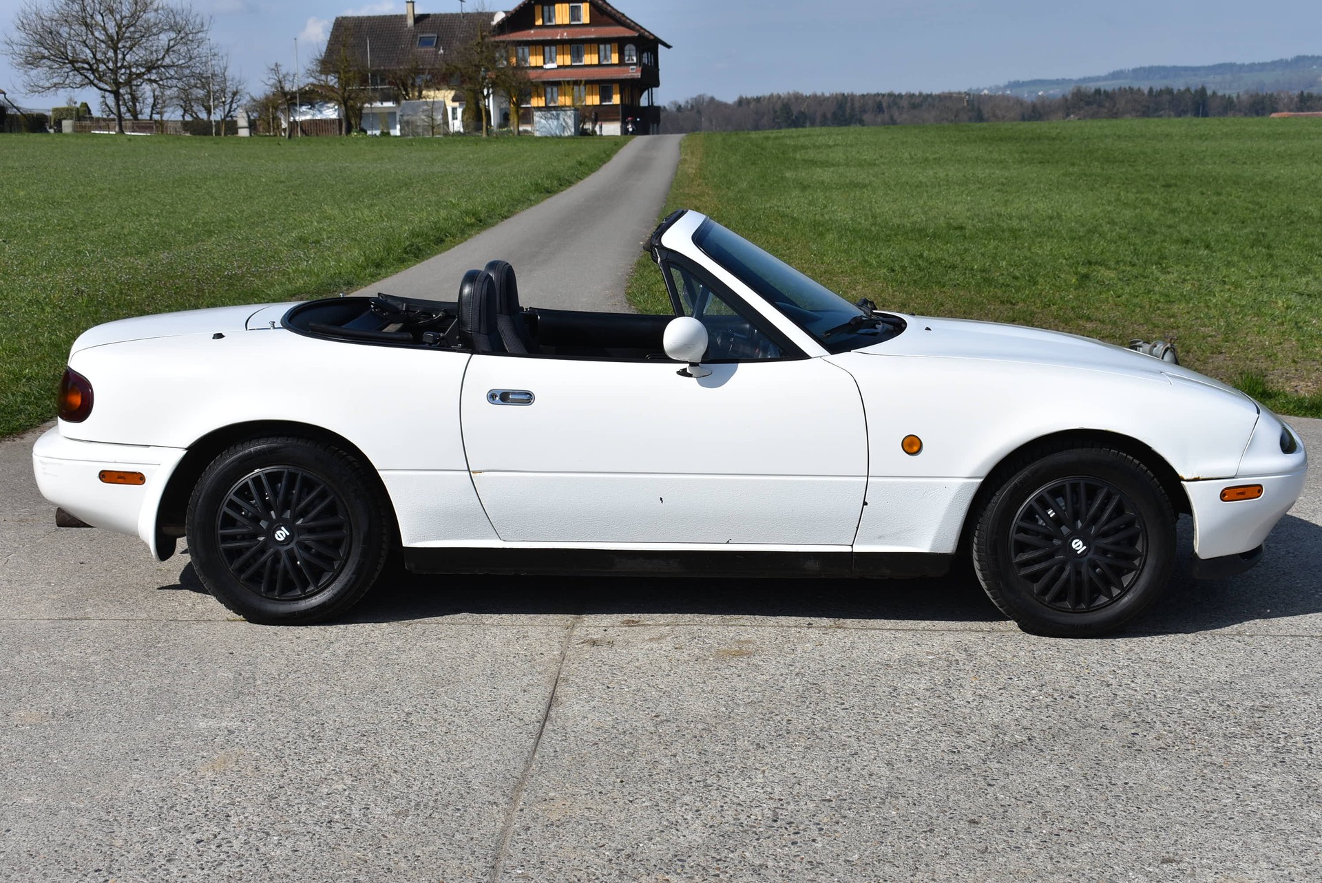 MAZDA MX-5 1.6i-16-image-11