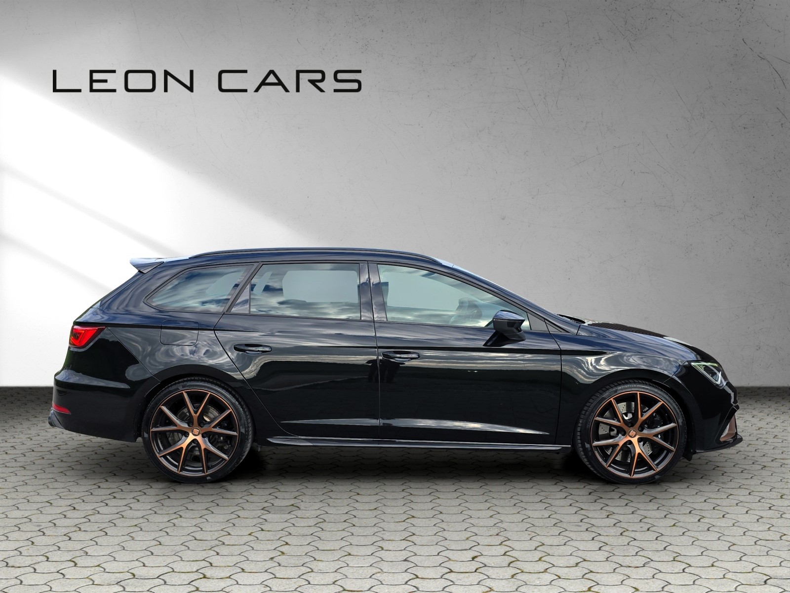 SEAT Leon ST 2.0 TSI ABT Cupra R 350 PS 4 Drive DSG-image-6